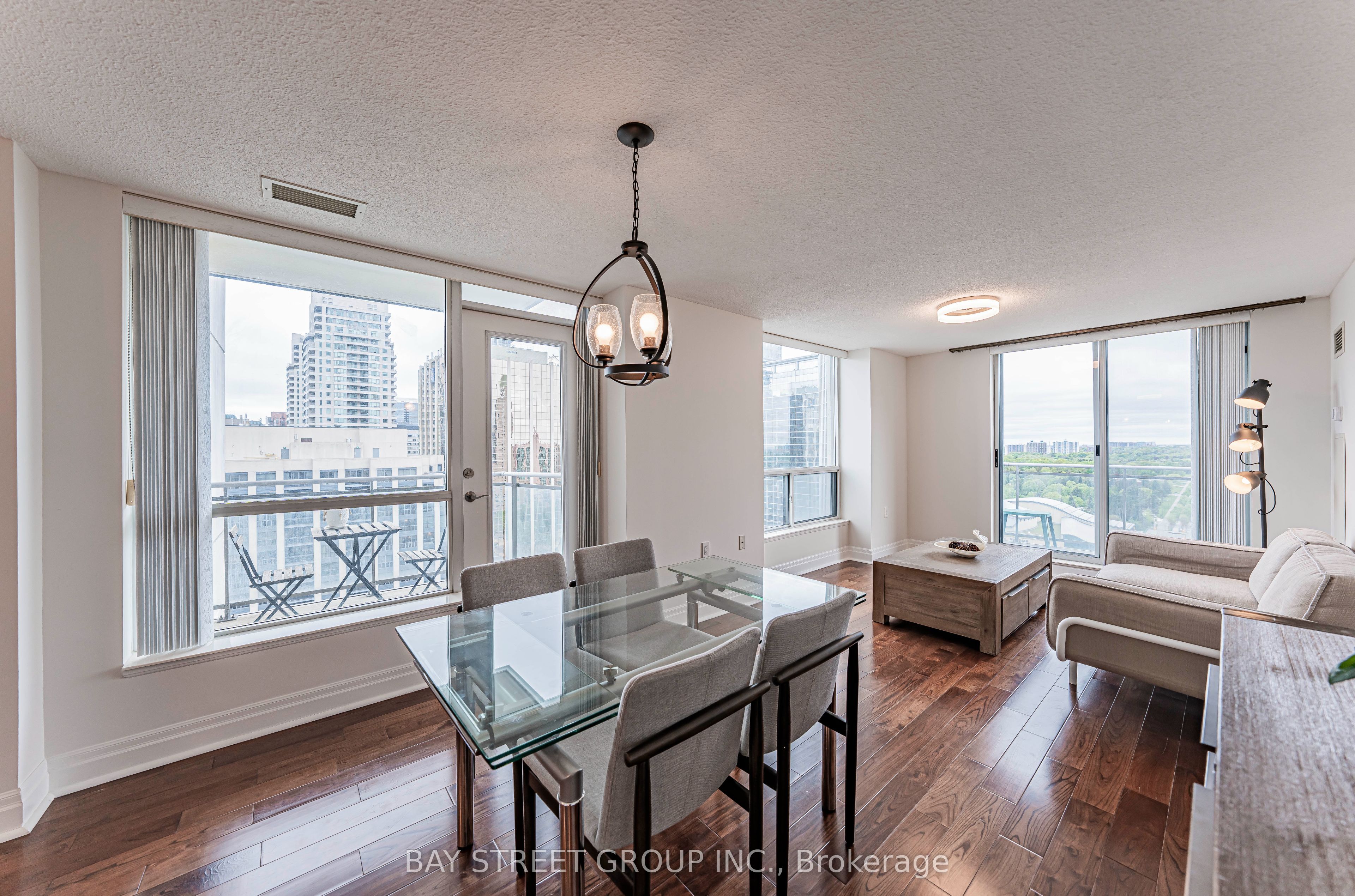 21 Hillcrest Avenue 2106