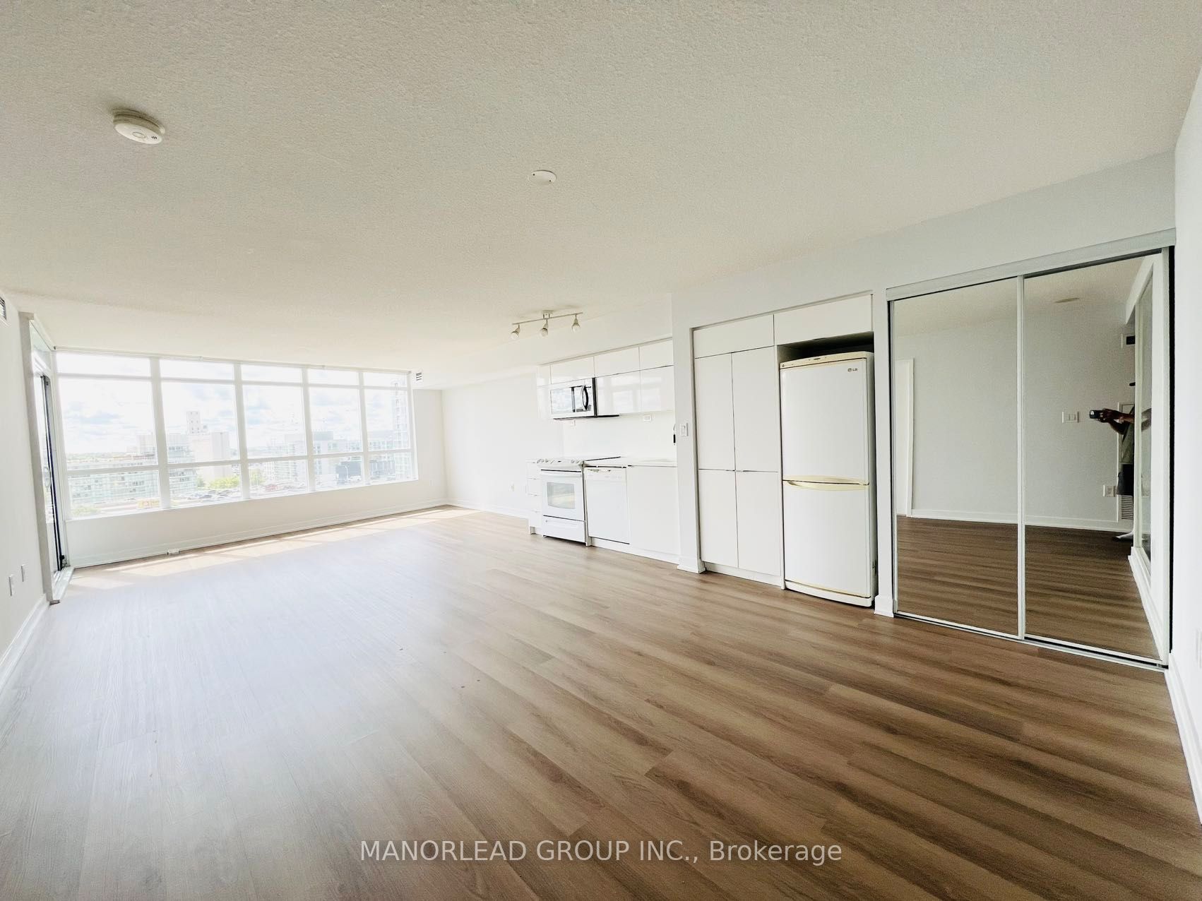 151 Dan Leckie Way 958