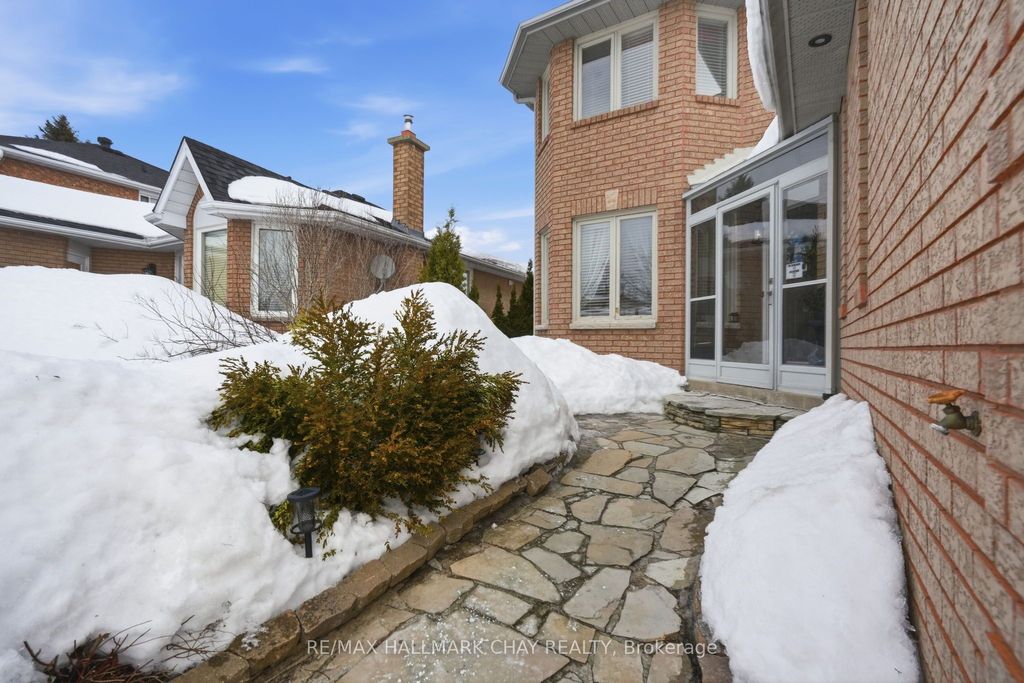 Photo of 9 Grasett Crescent, Barrie, ON L4N 6Z8 (MLS # S12837102)