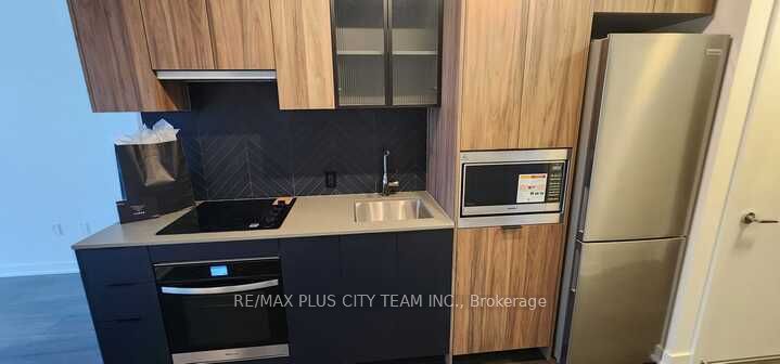 1037 The Queensway N/A 603