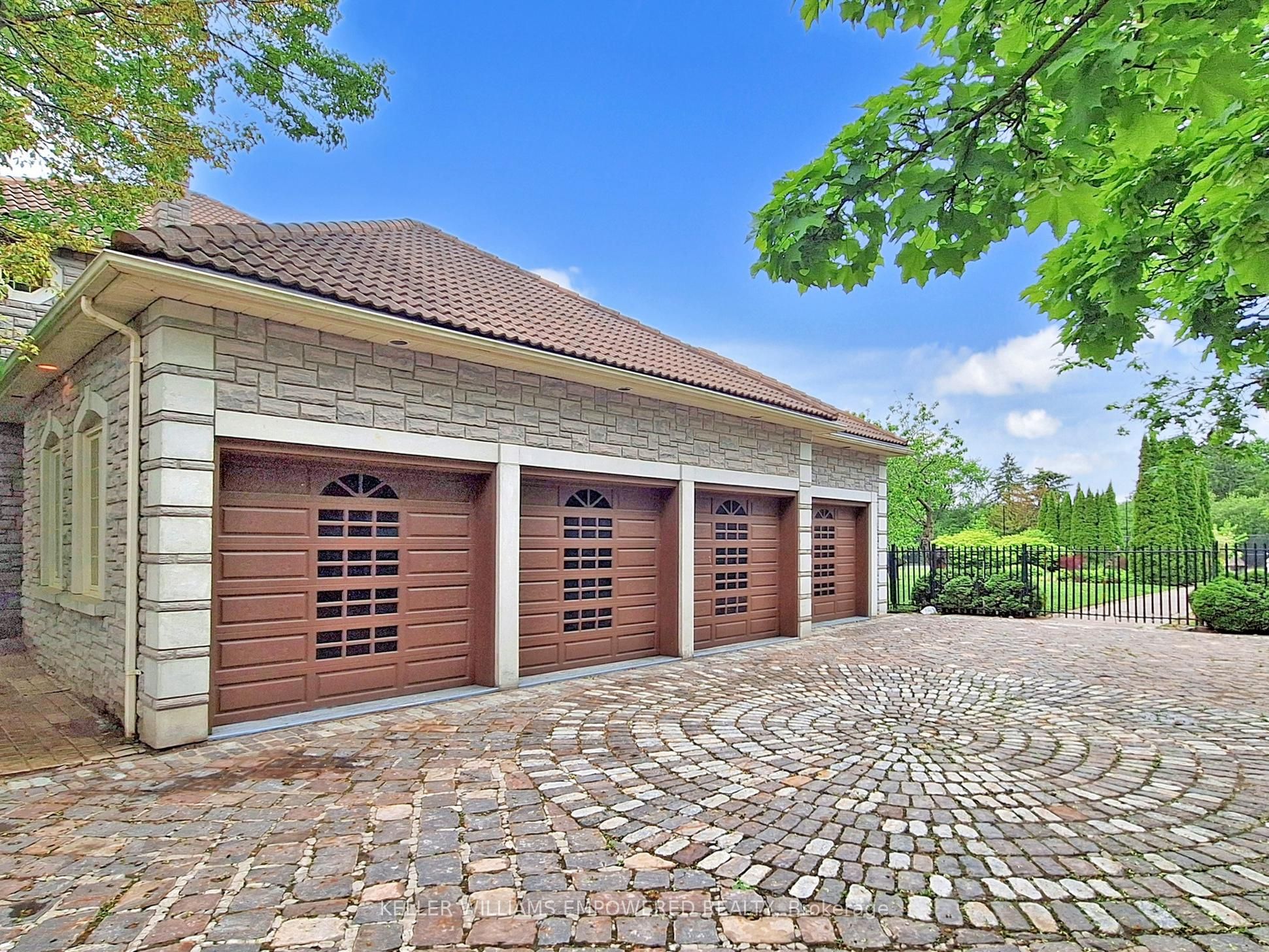 25 Quail Run Boulevard