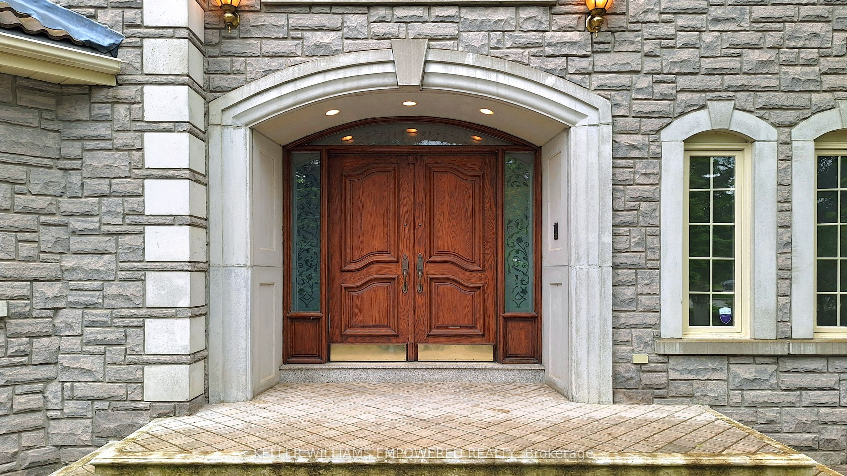 25 Quail Run Boulevard