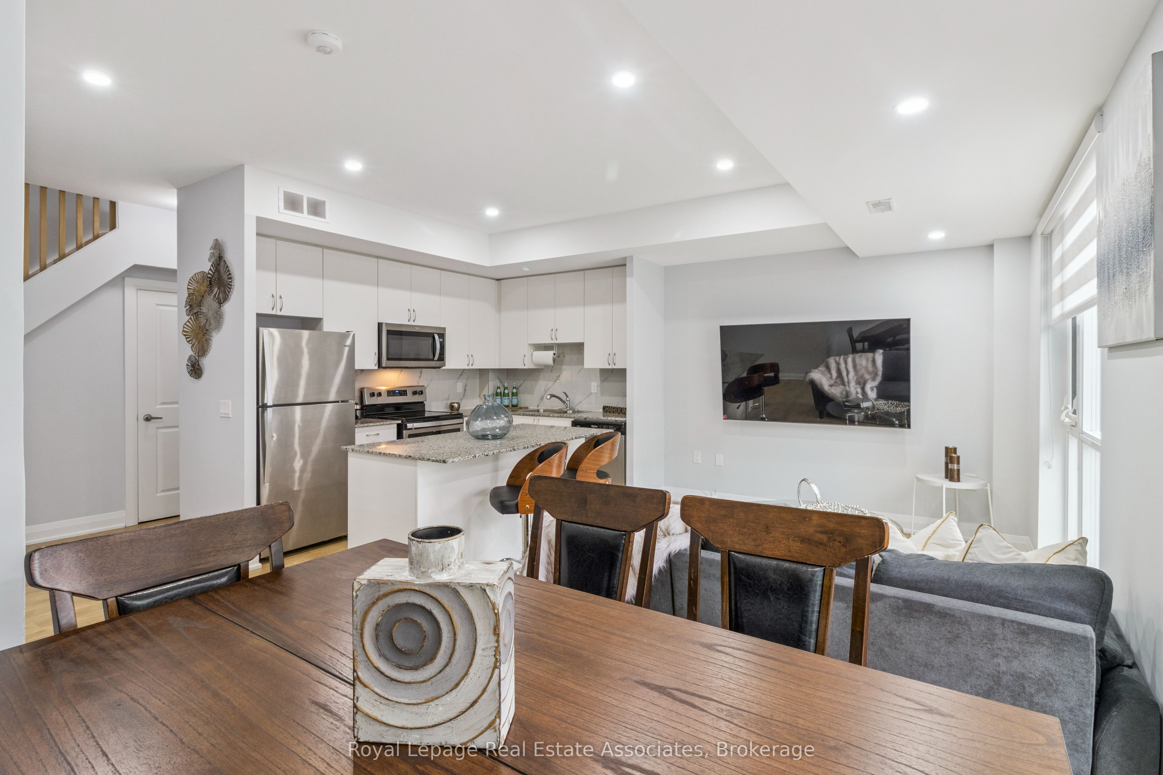 5289 Highway 7 N/A D203