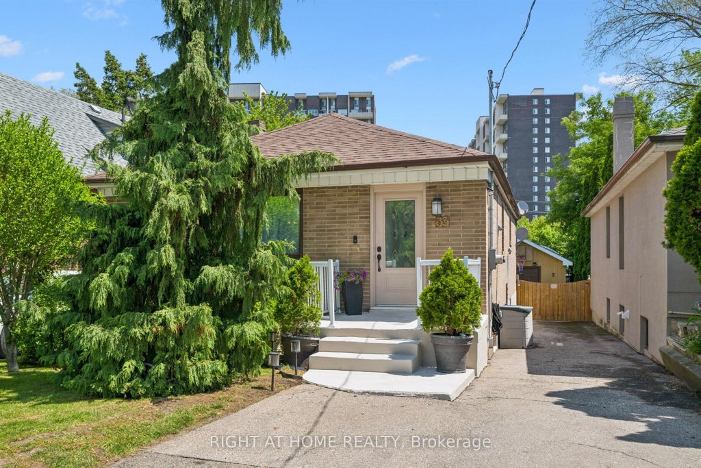 Photo of 33 South Kingsway N/A, Toronto, ON M6S 3T2 (MLS # W13418602)