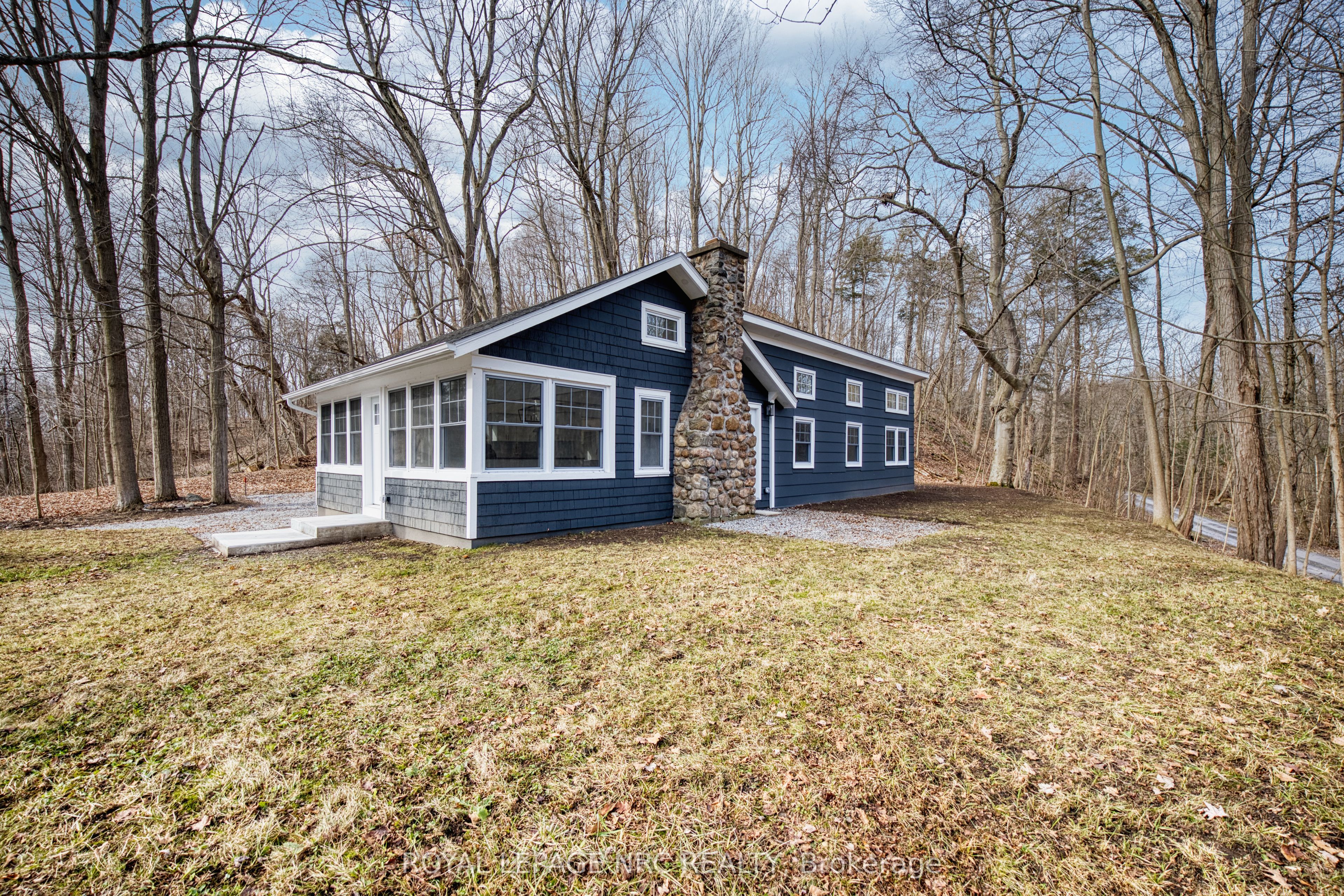 212 Holloway Bay Road S