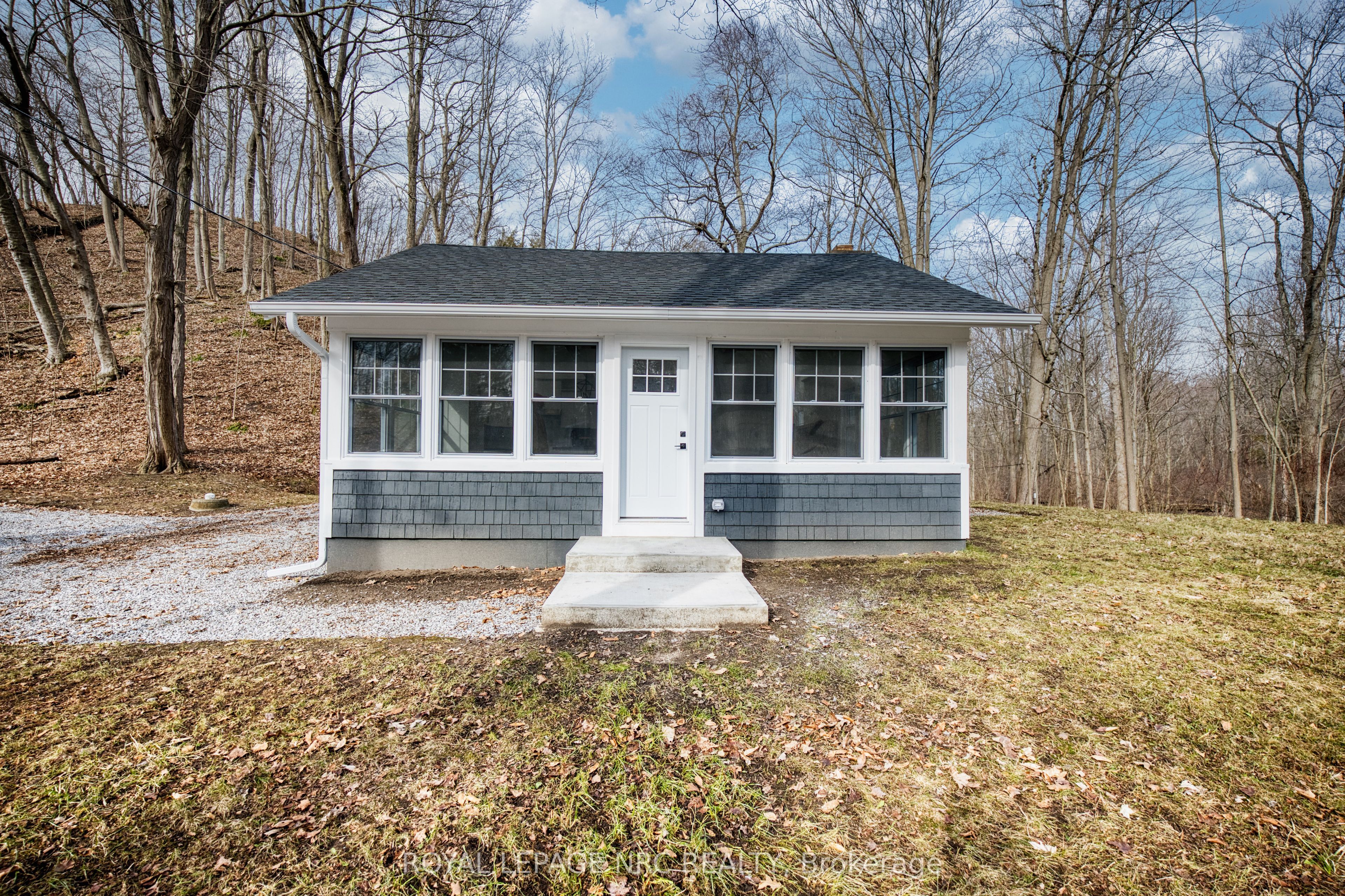 212 Holloway Bay Road S