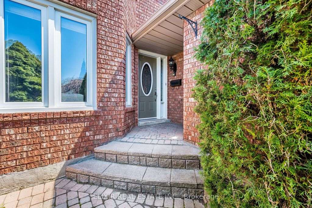 Photo of 3514 Pintail Circle, Mississauga, ON L5N 6C7 (MLS # W13043998)