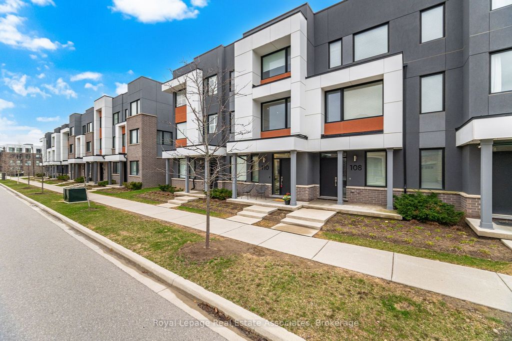 Photo of 110 Huguenot Road, Oakville, ON L6H 0J6 (MLS # W12999782)