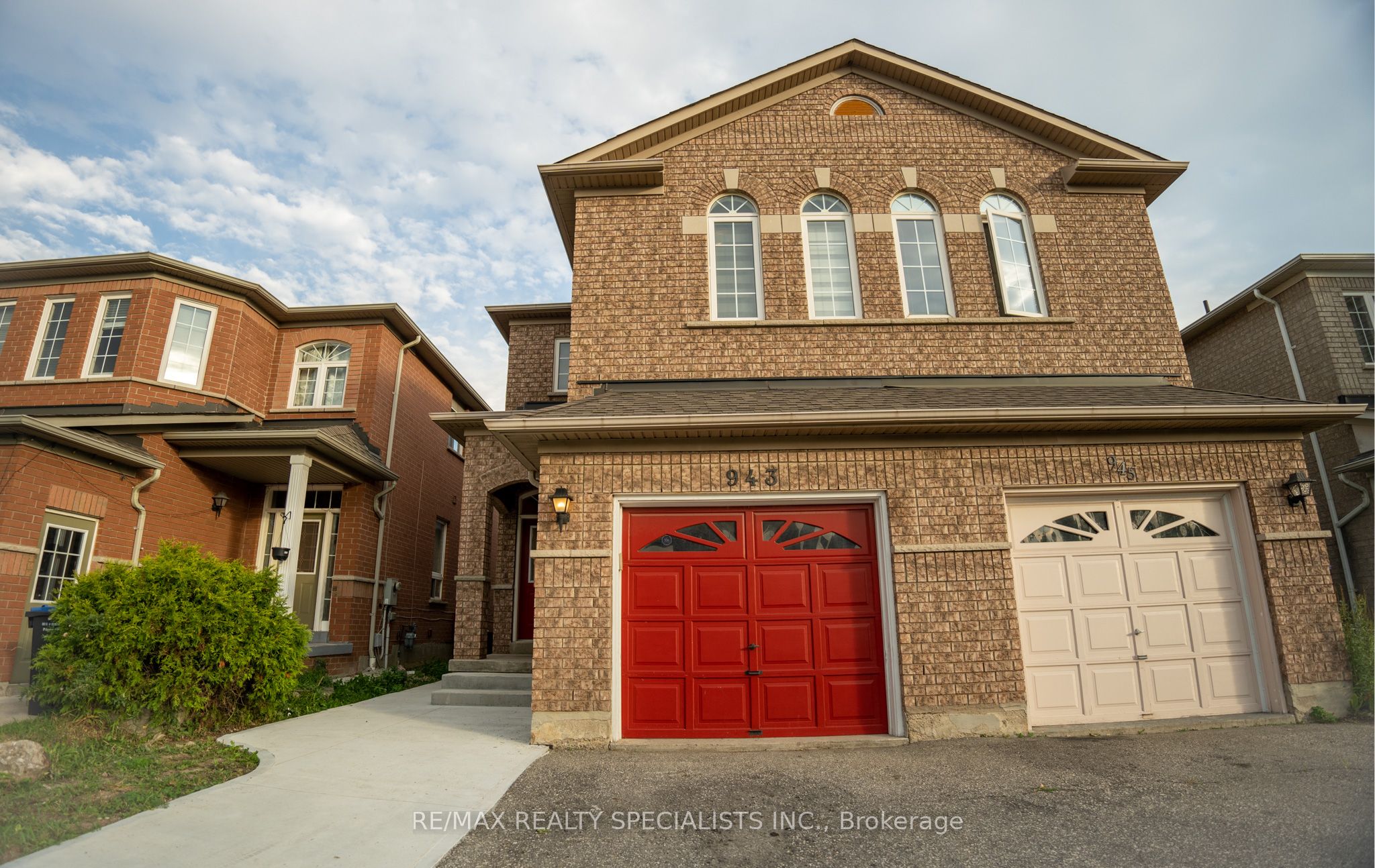 943 Khan Crescent