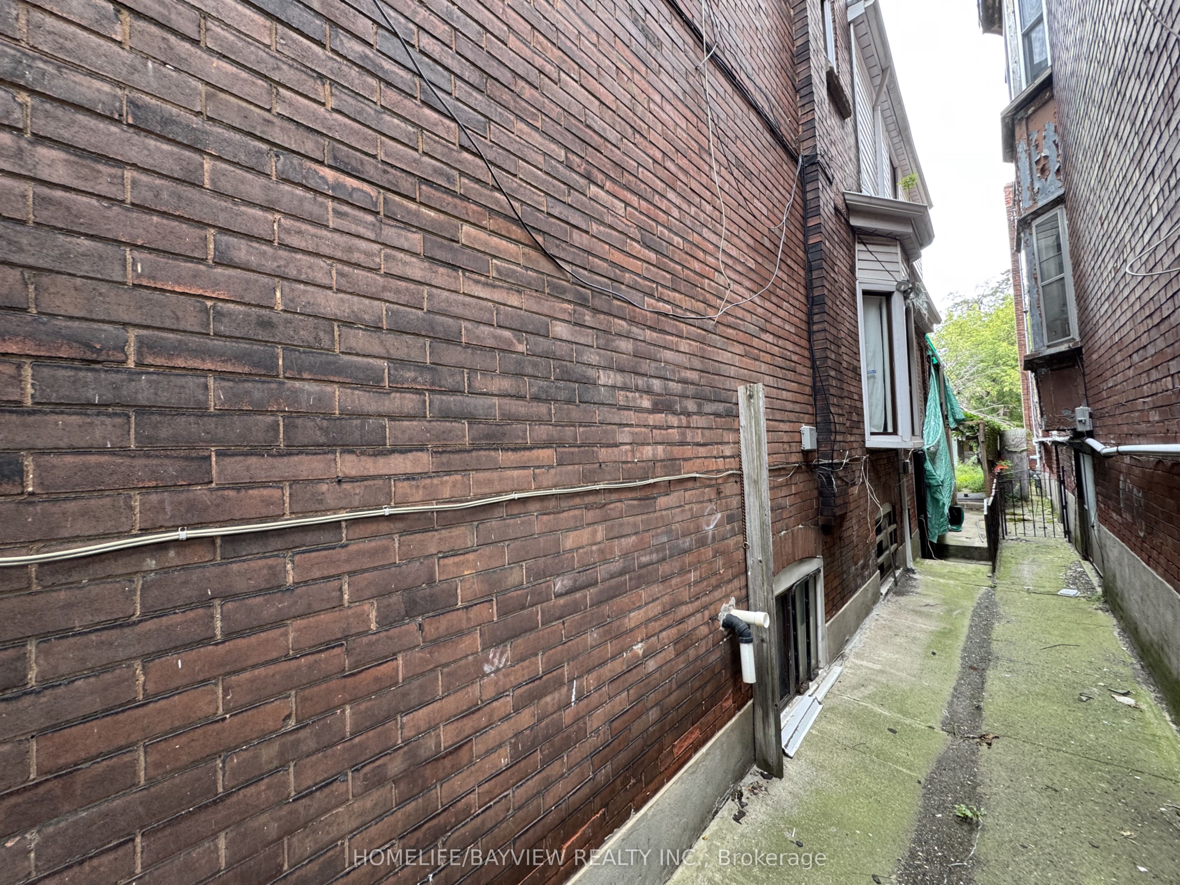 539 Lansdowne Avenue