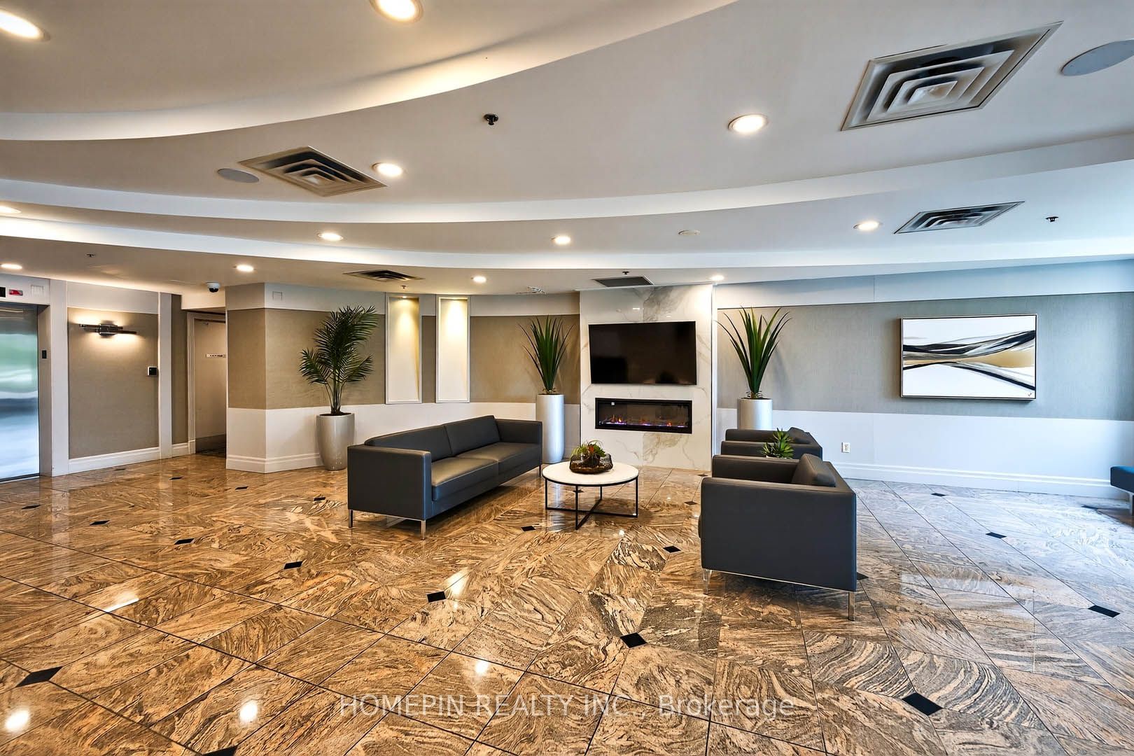 39 Oneida Crescent 1103