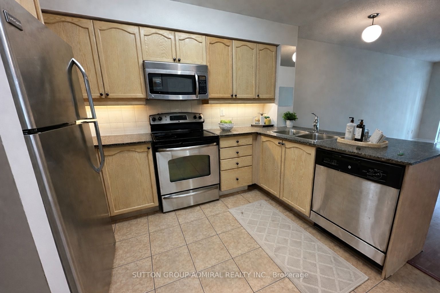 185 Oneida Crescent 911