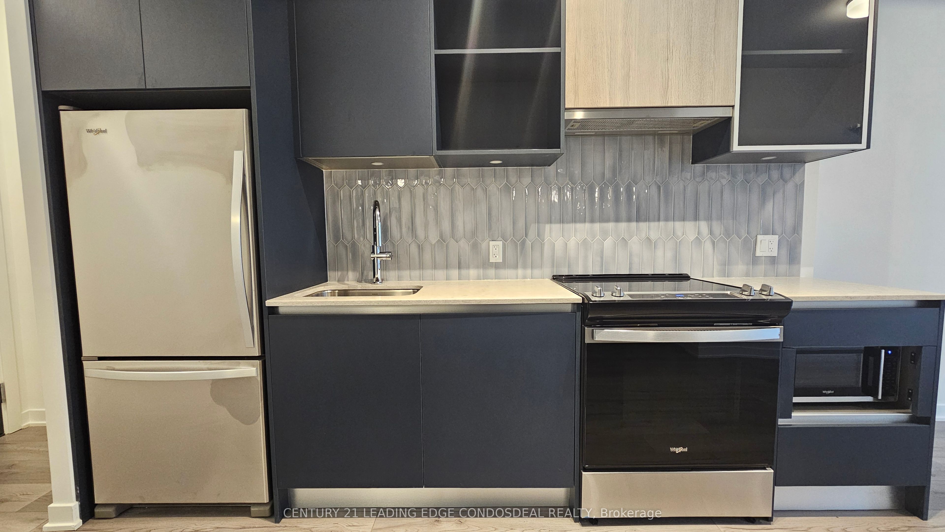 395 Dundas Street W 524