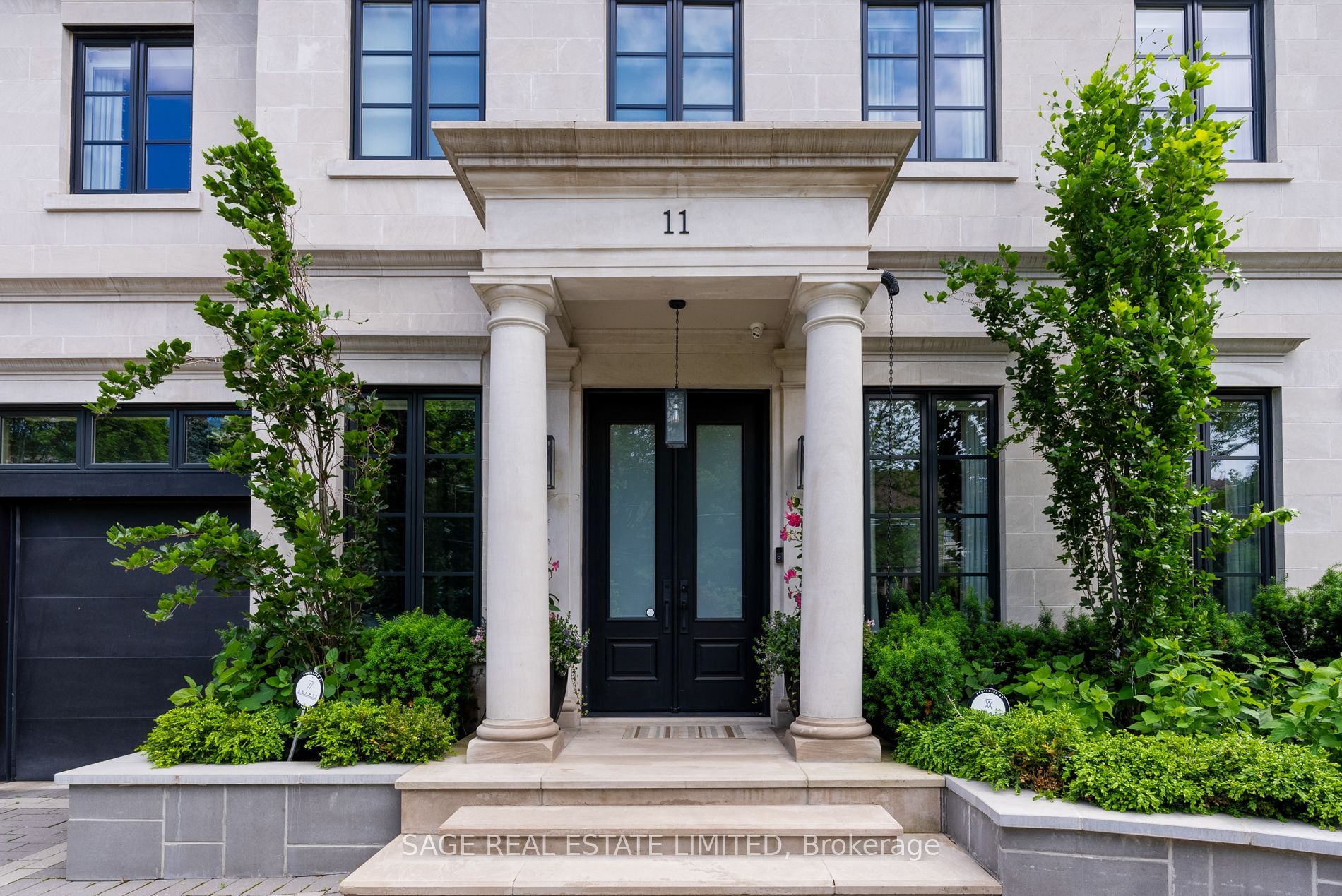 Photo 1 of 49 — 11 Ridgewood Road, Toronto, ON M5P 1T4
