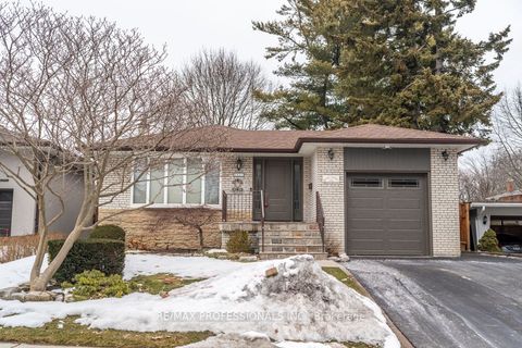 1427 Kenmuir Avenue Mississauga ON L5G 4B3