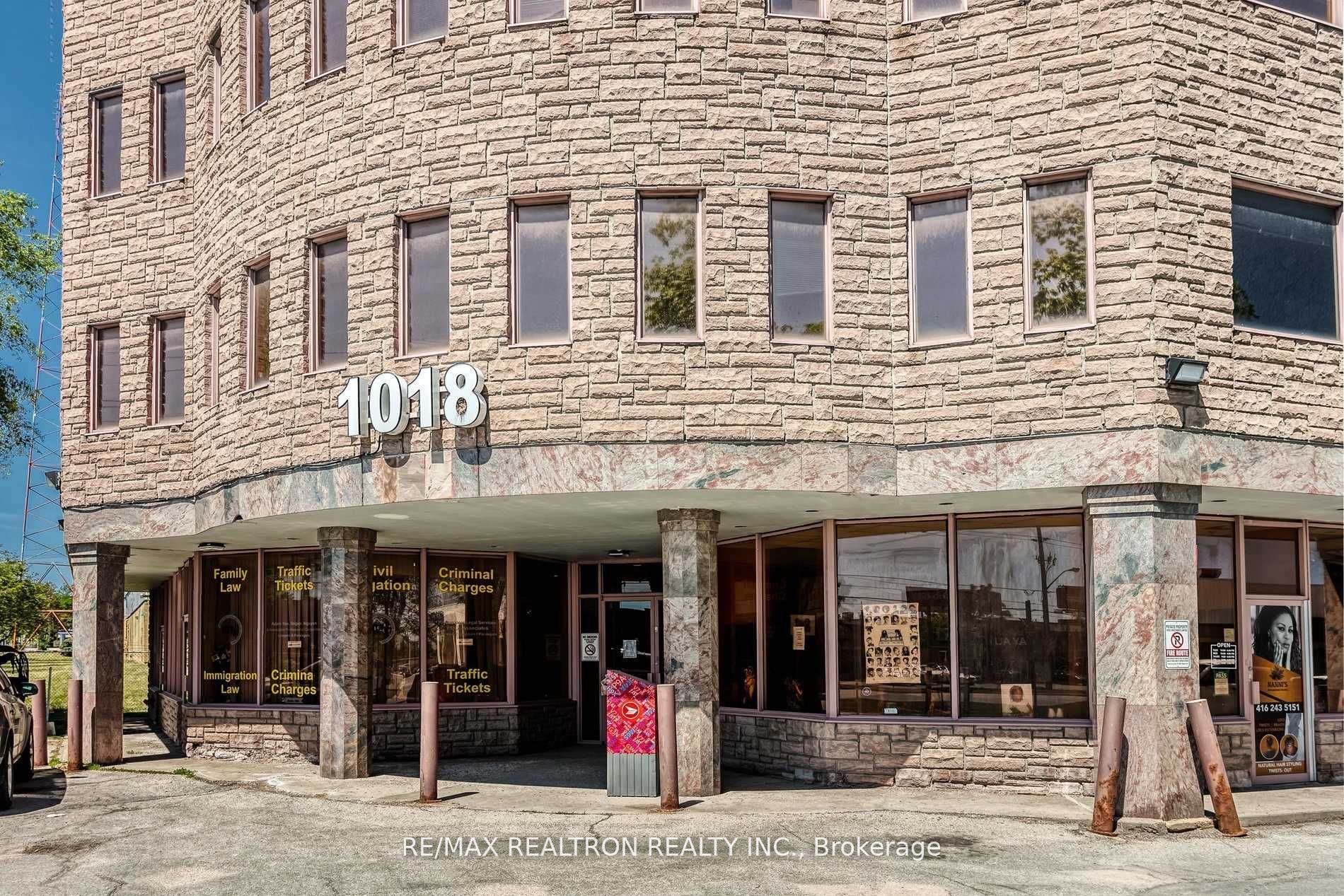 1018 Finch Avenue W