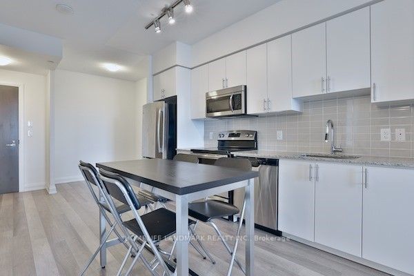 7161 Yonge Street 1727