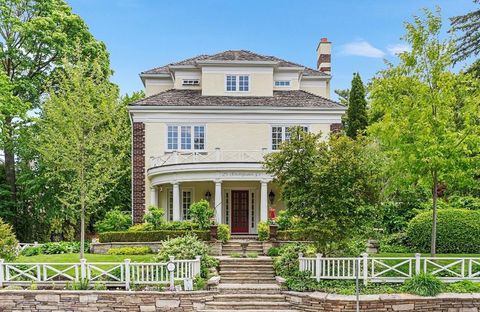 25 Strathgowan Crescent Toronto ON M4N 2Z6
