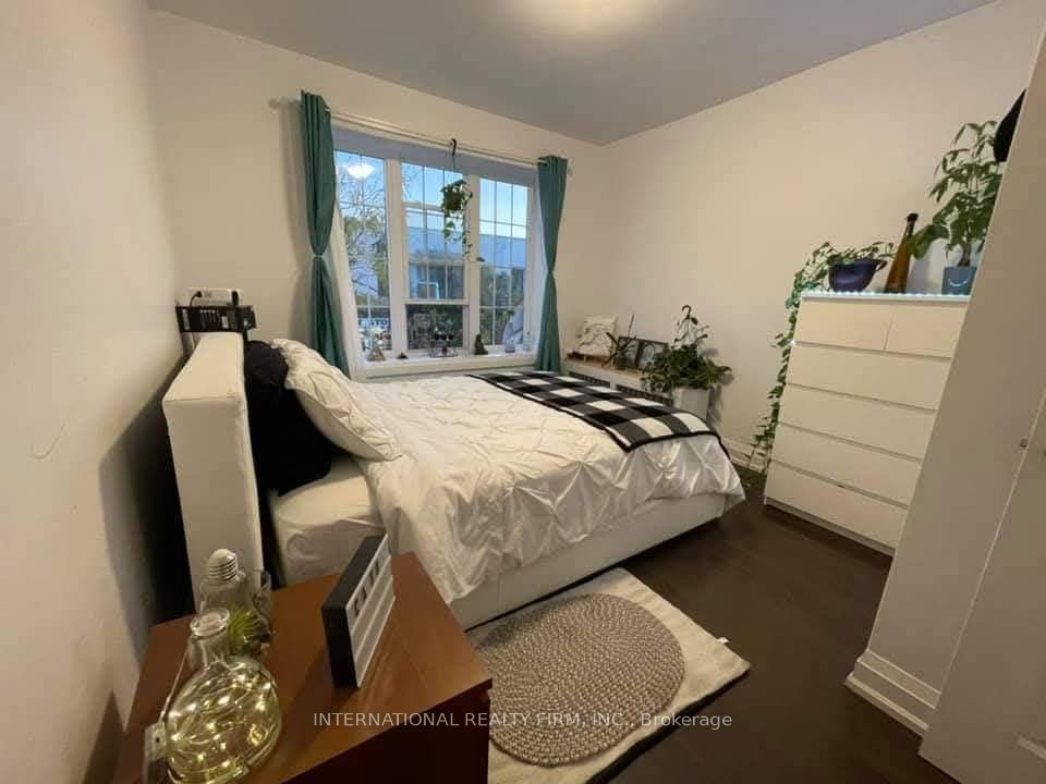 1262 Bloor Street W 2A