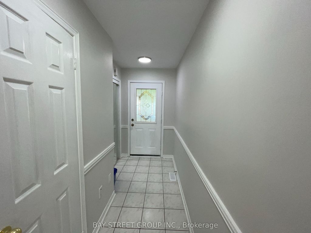 Photo of 4404 Vallence Drive, Burlington, ON L7L 6J7 (MLS # W12430204)