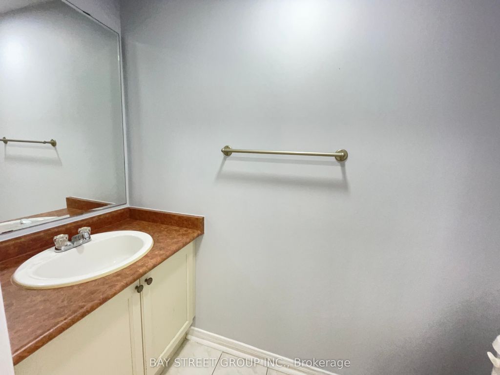 Photo of 4404 Vallence Drive, Burlington, ON L7L 6J7 (MLS # W12430204)