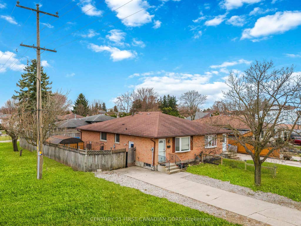 Photo of 54 Brennan Drive N, Strathroy-Caradoc, ON N7G 3S3 (MLS # X13673570)