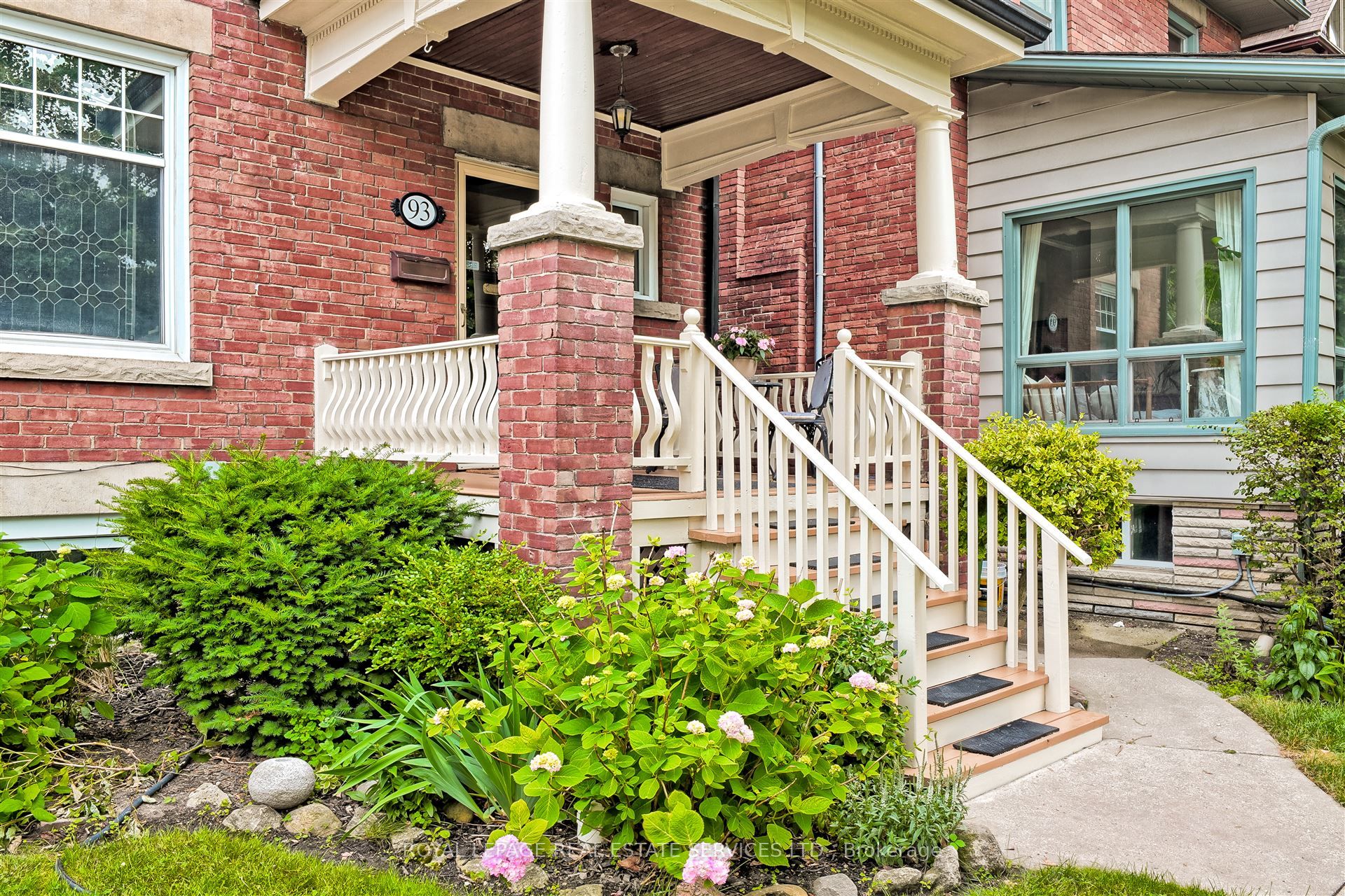 93 Medland Crescent