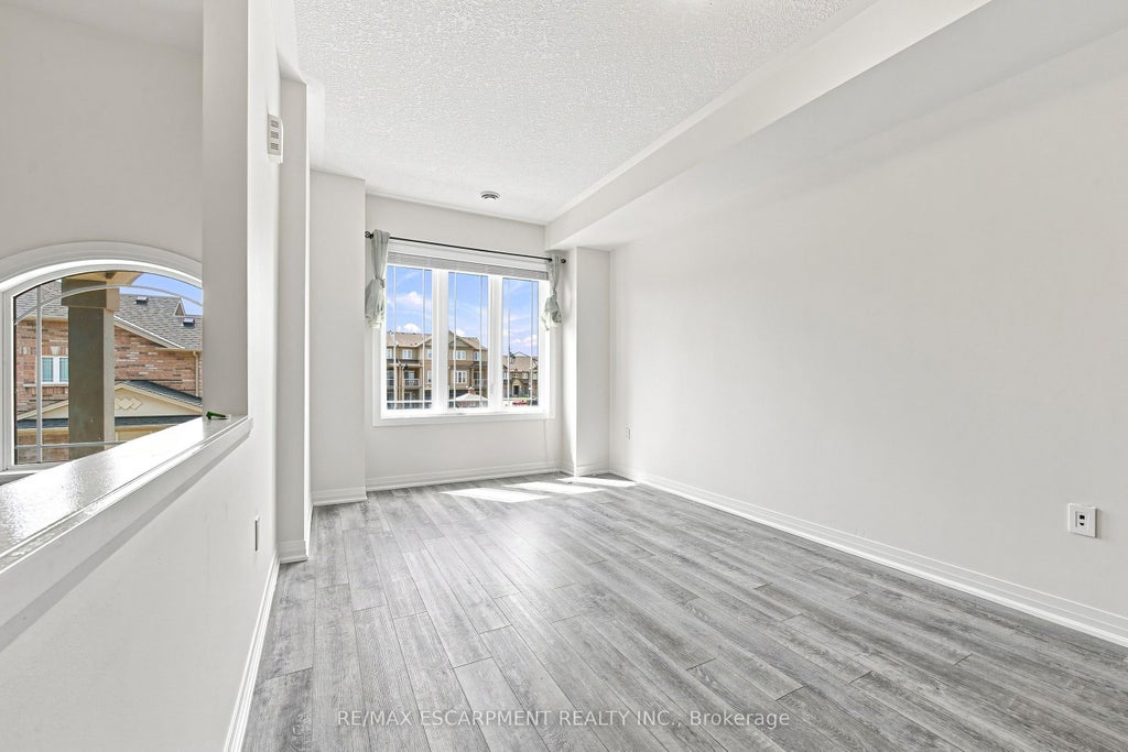 Photo of 94 Laguna Village Crescent, Hamilton, ON L0R 1P0 (MLS # X13712148)