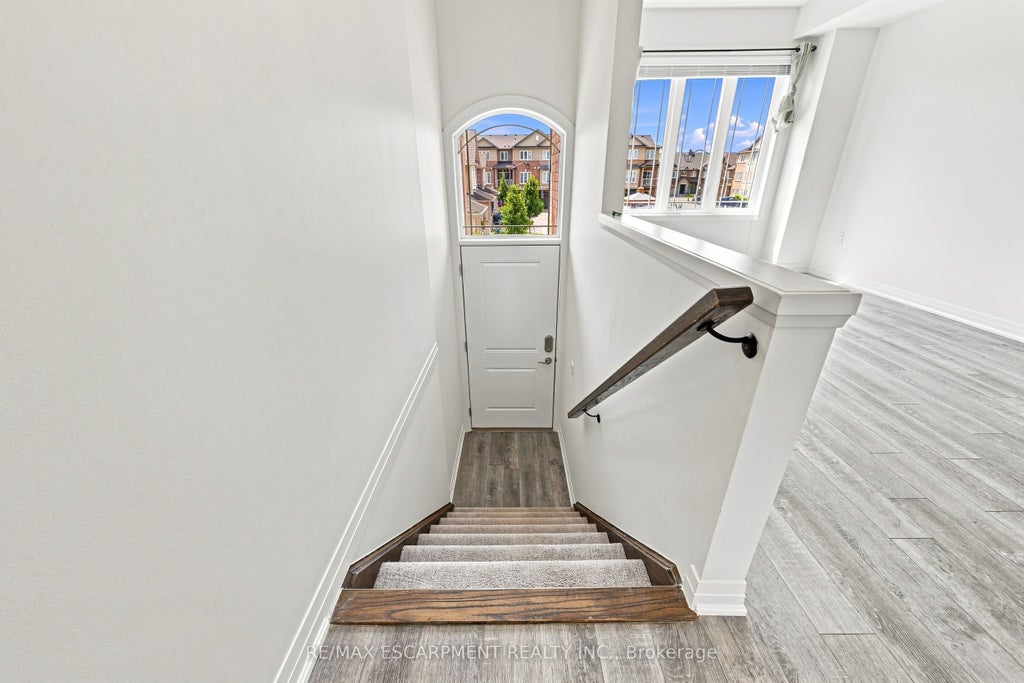 Photo of 94 Laguna Village Crescent, Hamilton, ON L0R 1P0 (MLS # X13712148)