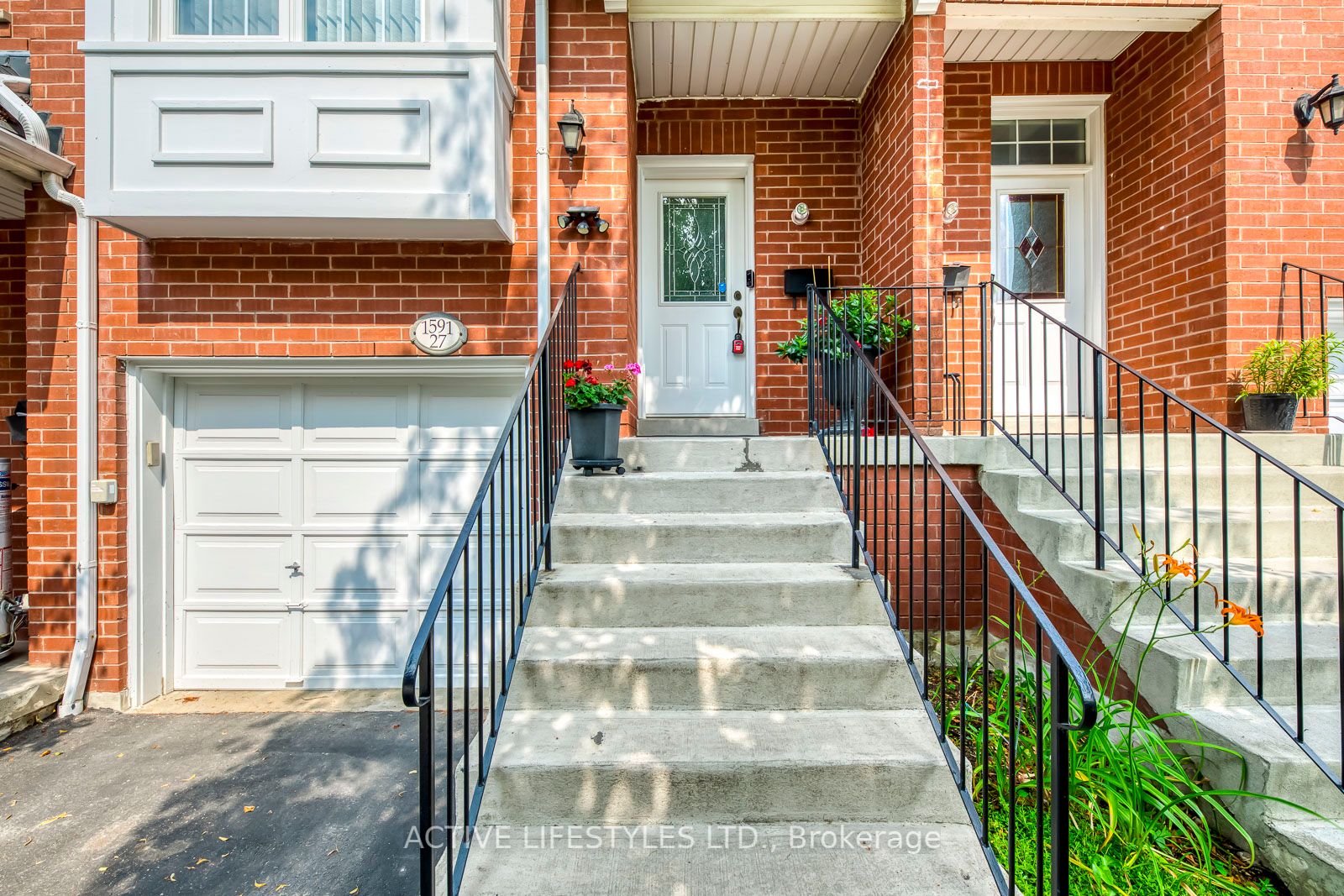 1591 South Parade Court 27