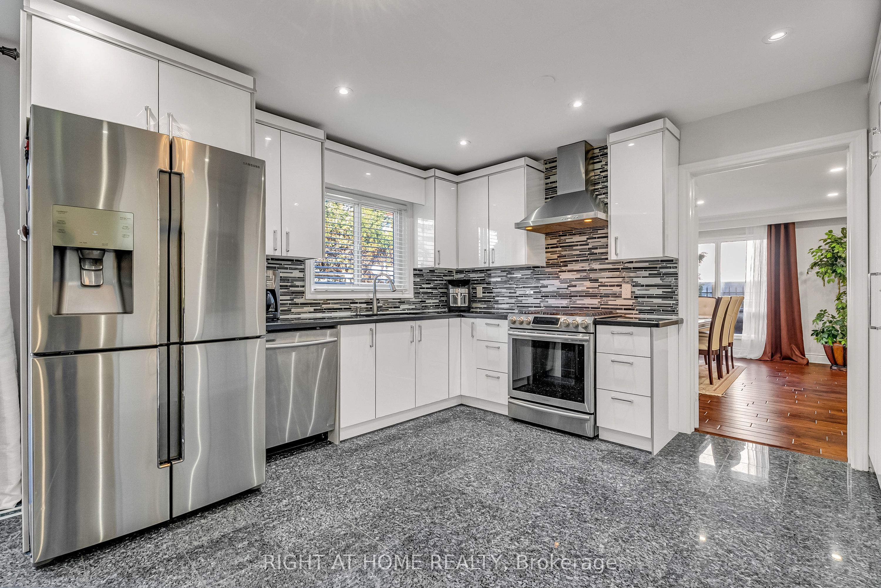 373 Firglen Ridge