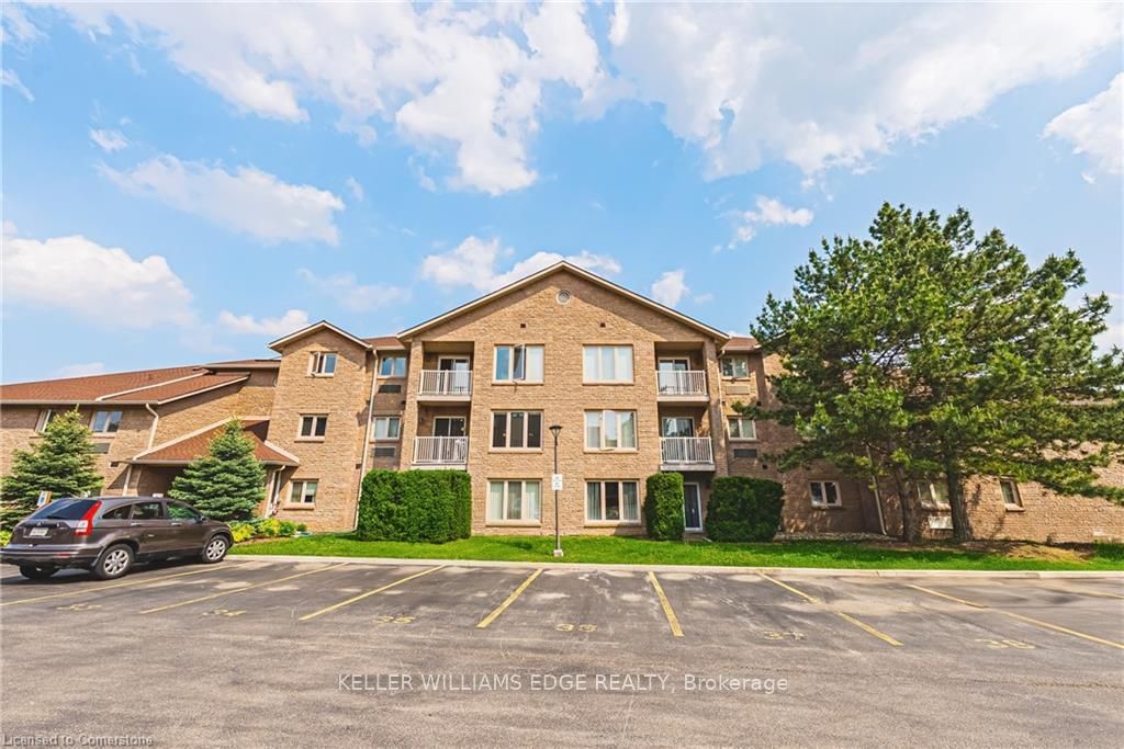 Photo of 3050 Pinemeadow Drive #30, Burlington, ON L7M 3X5 (MLS # W12657844)