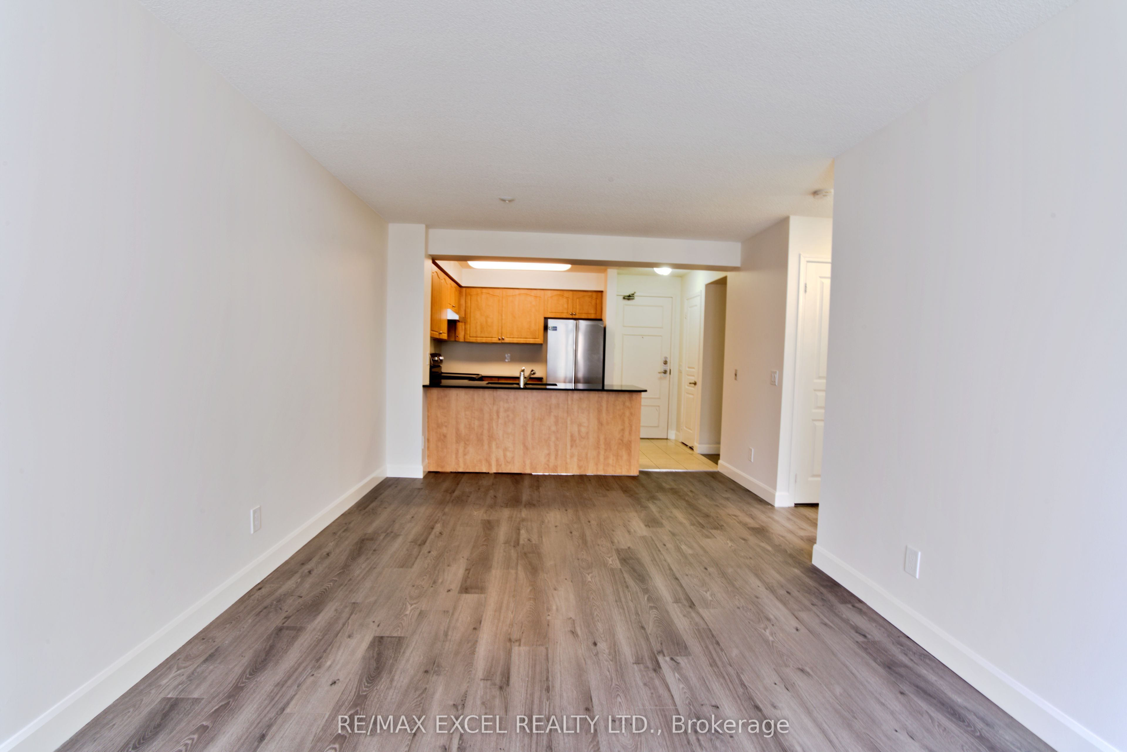 350 Red Maple Road 907