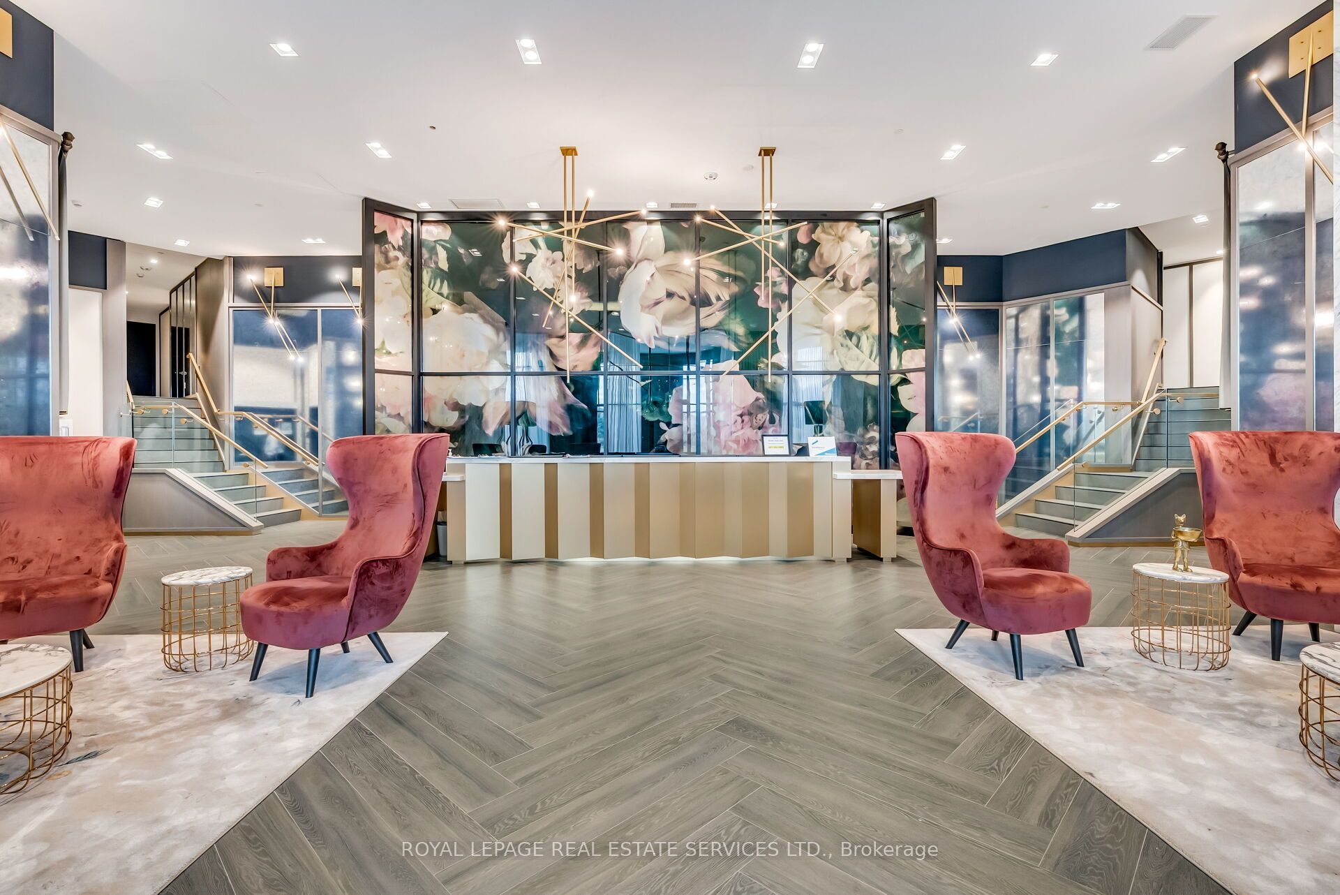 405 Dundas Street W 431