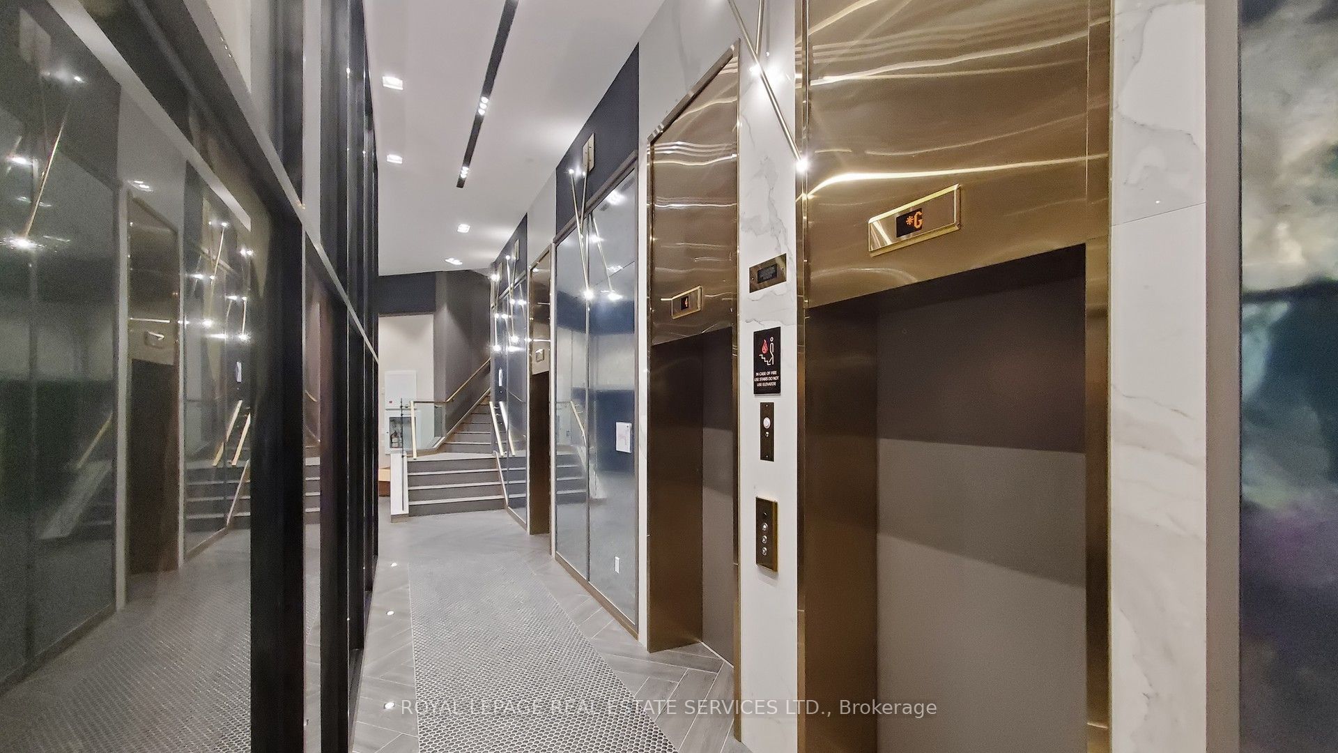 405 Dundas Street W 431