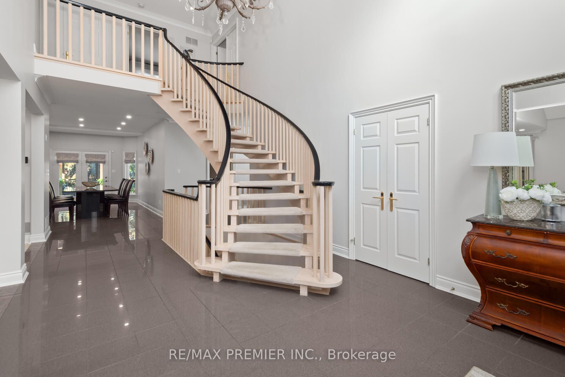 90 Shamrock Crescent