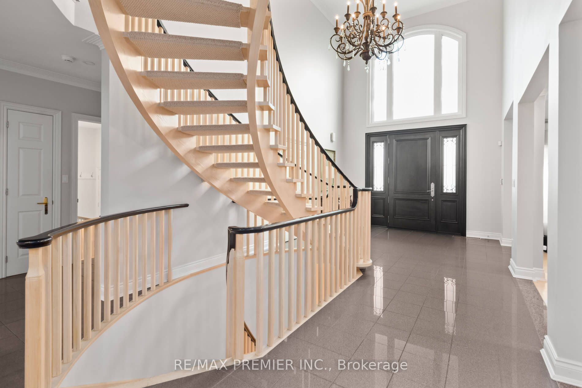 90 Shamrock Crescent