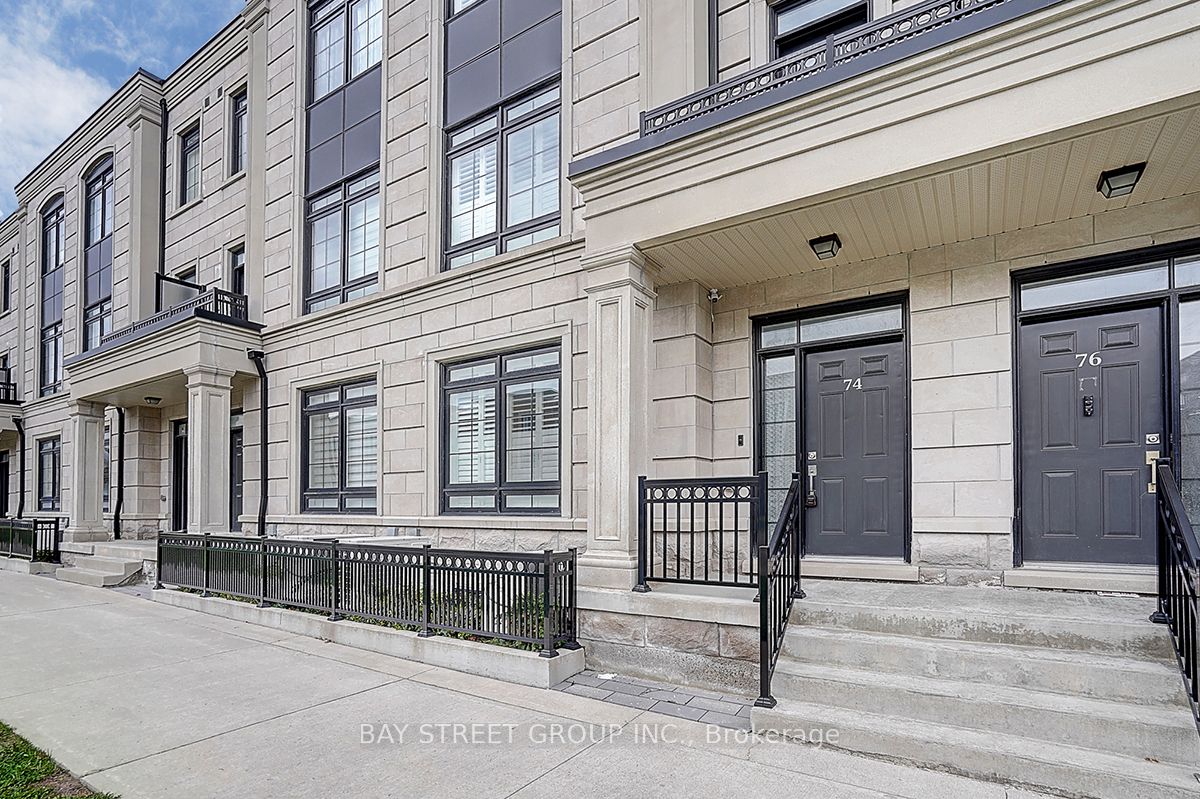 74 Village Parkway E