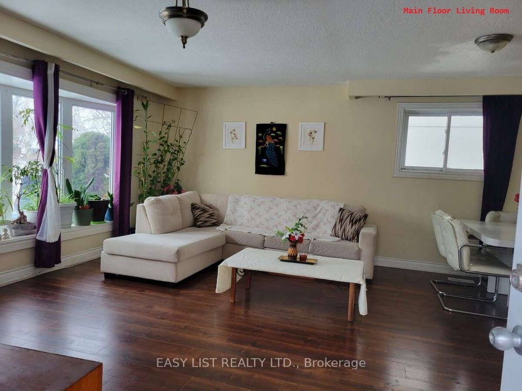 Photo of 28 Cumbrian Court, Brampton, ON L6X 2J8 (MLS # W12791800)