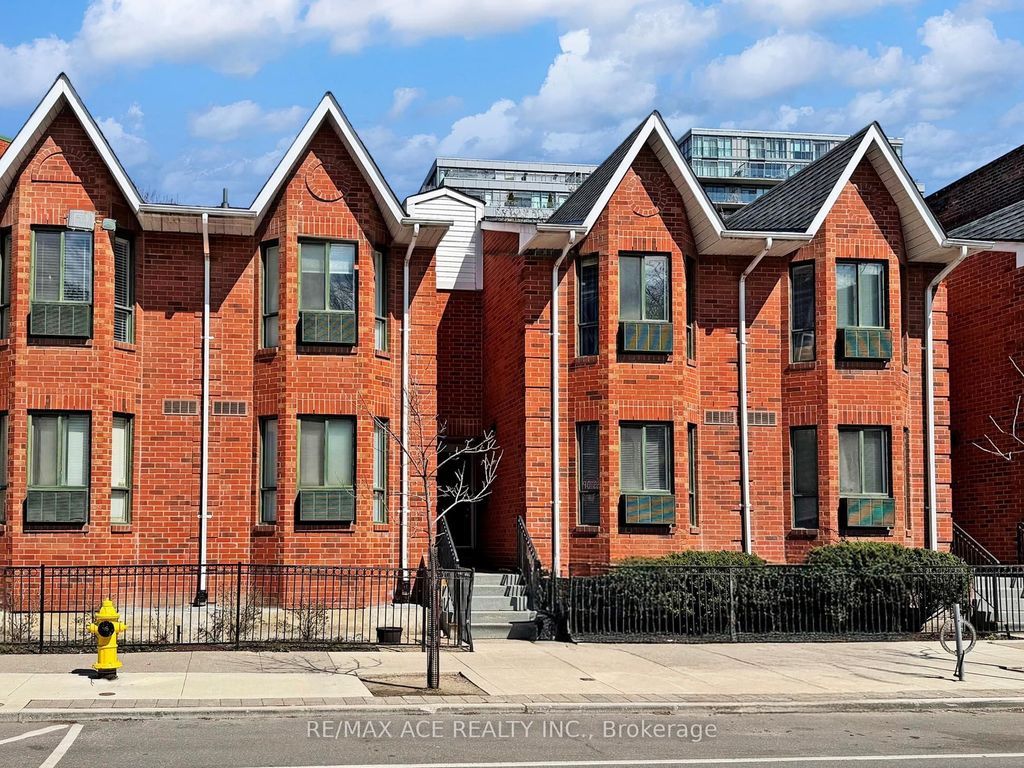Photo of 660B Wellington Street W #14, Toronto, ON M5V 1G4 (MLS # C13040974)