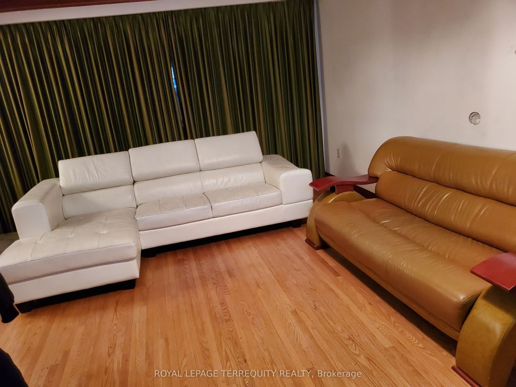 Photo of 39 Earlton Road, Toronto, ON M1T 2R4 (MLS # E12635958)