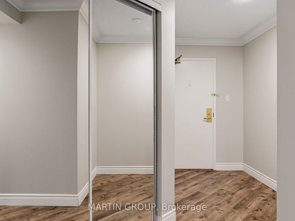 Photo of 887 Bay Street #506, Toronto, ON M5S 3K4 (MLS # C12582970)