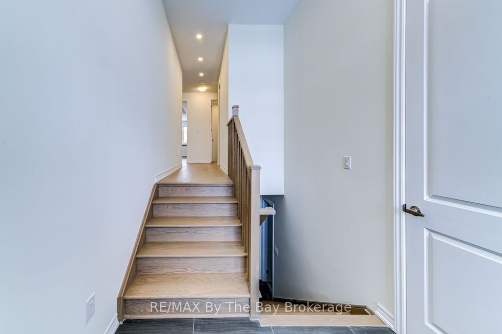 Photo of 15 Sun Valley Avenue, Wasaga Beach, ON L9Z 0N6 (MLS # S12704666)