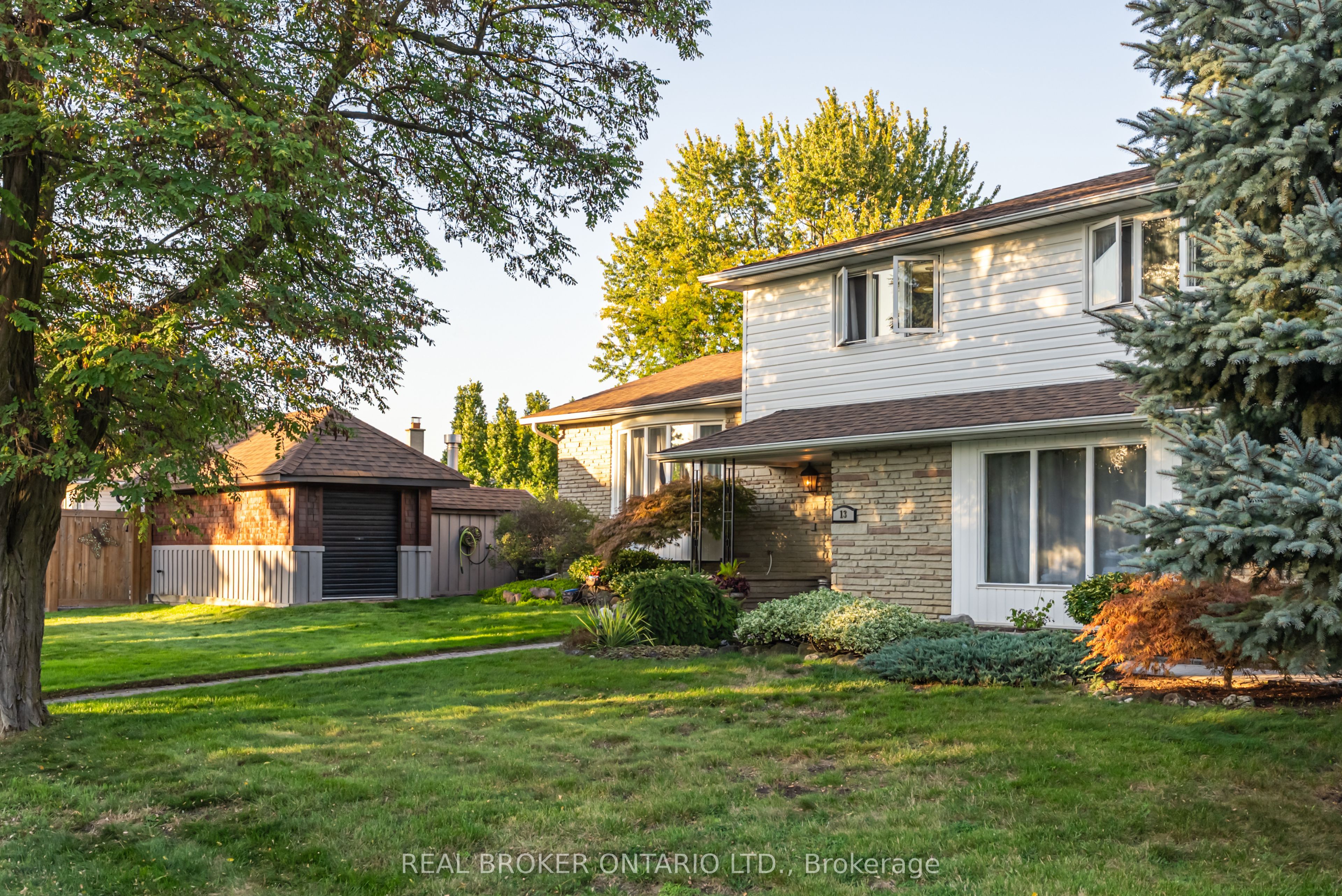 13 Pine Tree Crescent