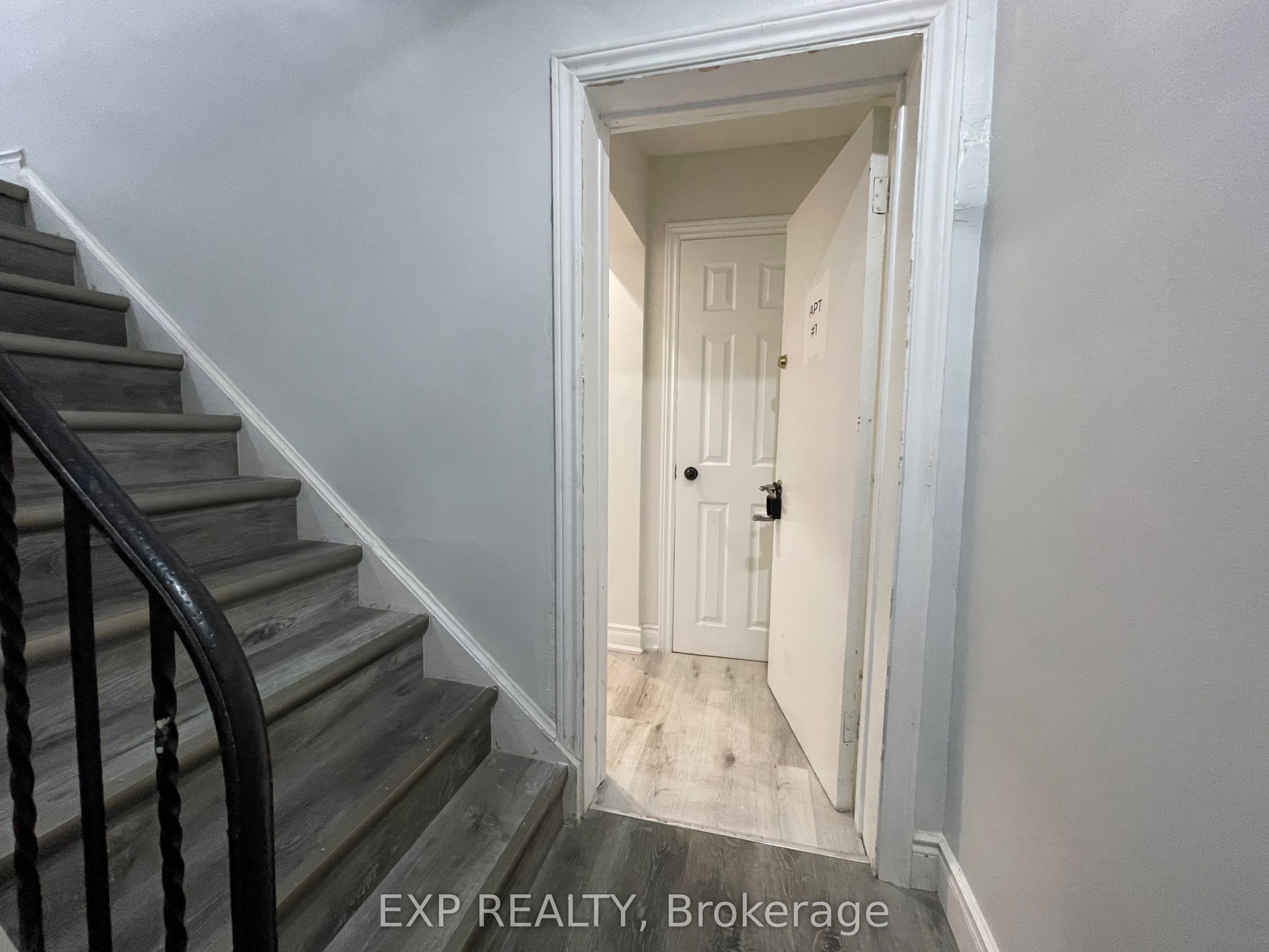 259 Lakeshore Road E 1