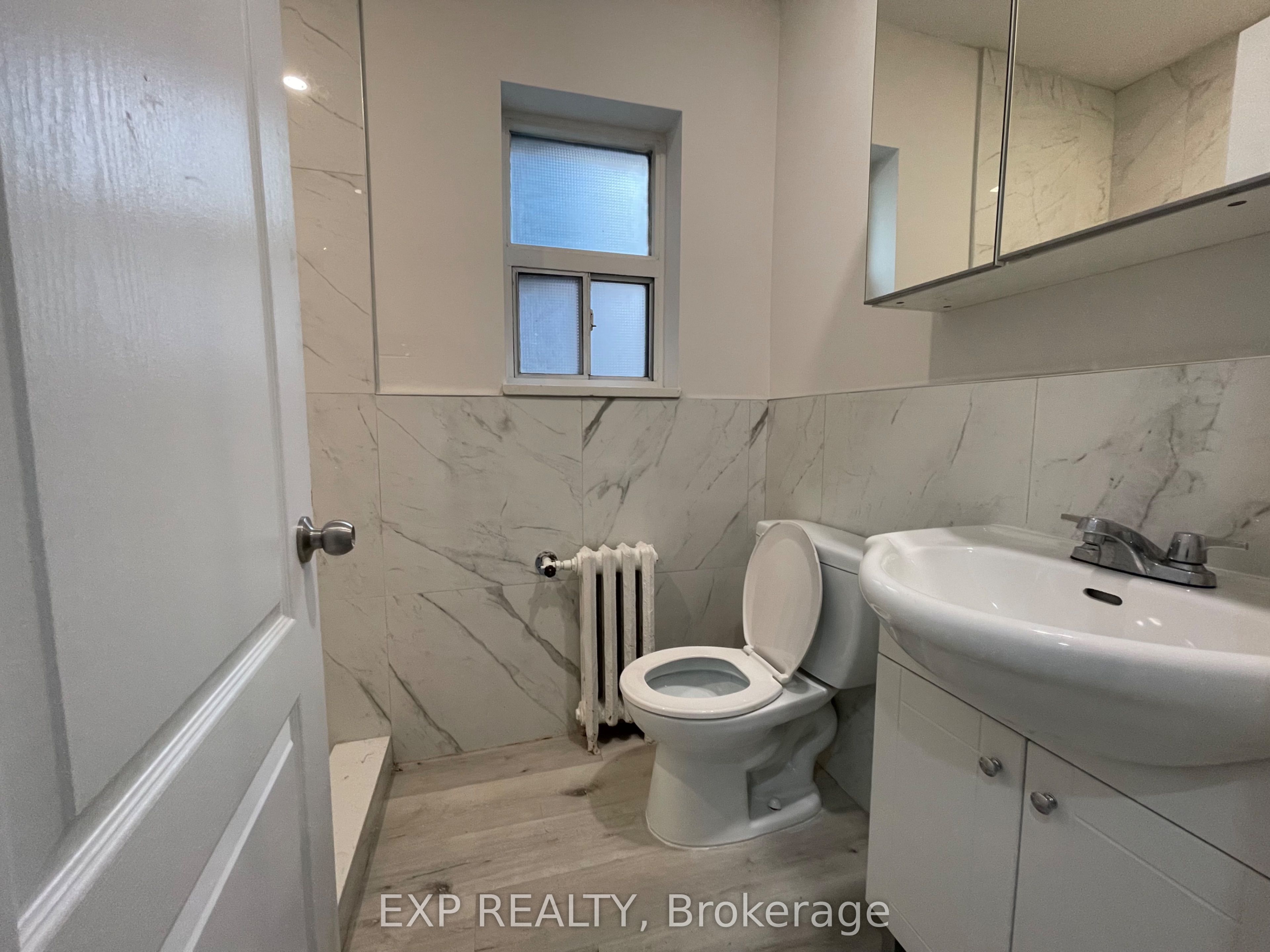 259 Lakeshore Road E 1