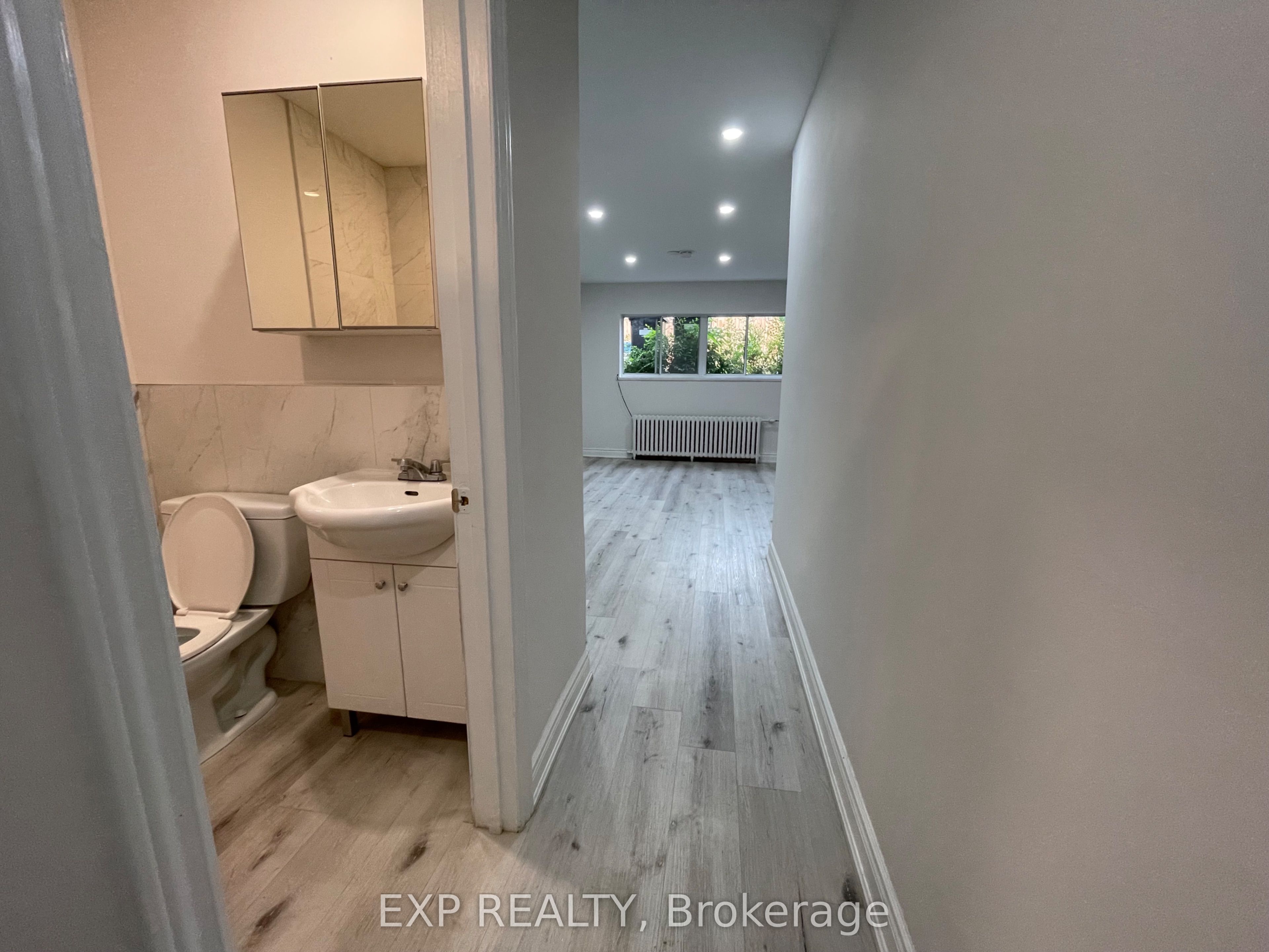 259 Lakeshore Road E 1