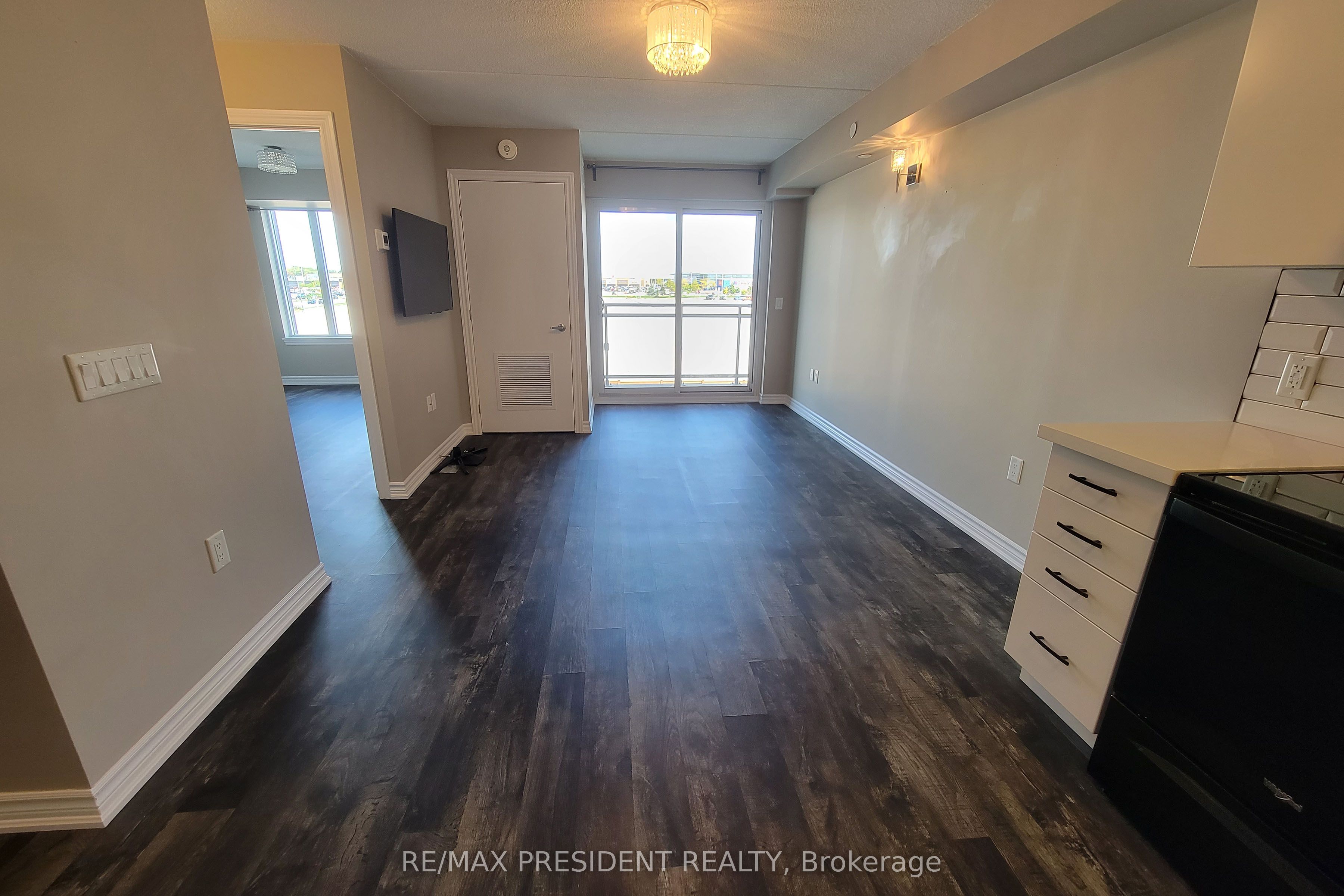 716 Main Street E 303