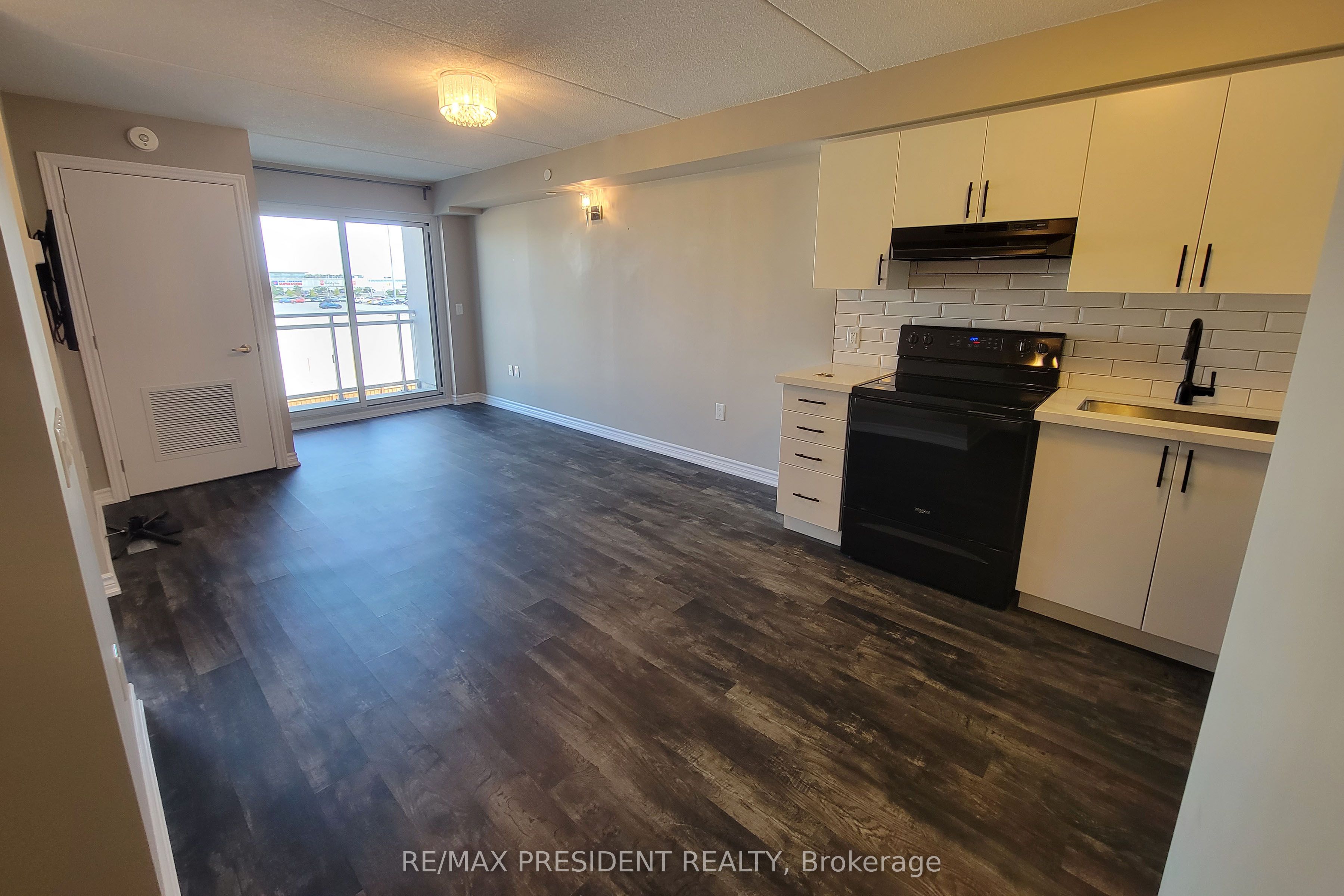 716 Main Street E 303