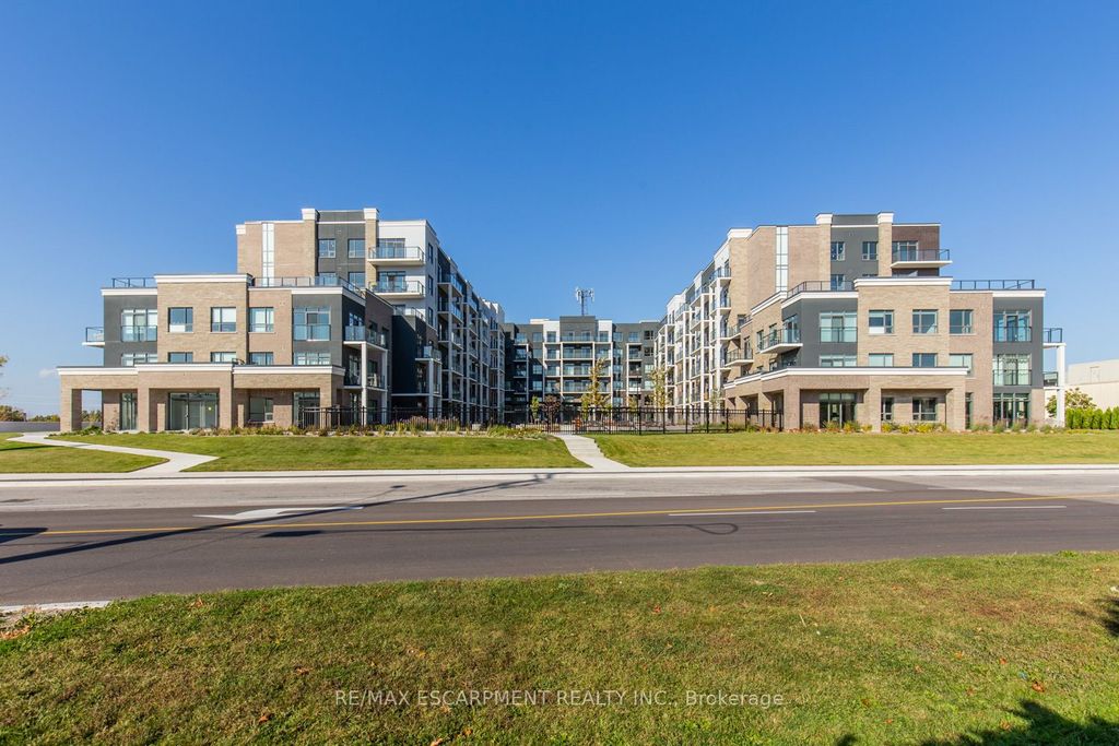 Photo of 5055 Greenlane Road #611, Lincoln, ON L0R 1B3 (MLS # X13065964)